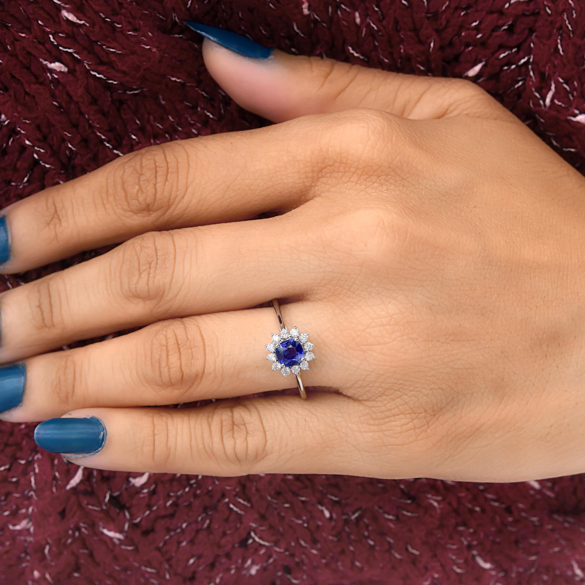 En venta: Alianza de boda con halo de diamantes SI/HI y zafiro azul talla cojín 1,01 ct Oro blanco 18k  5