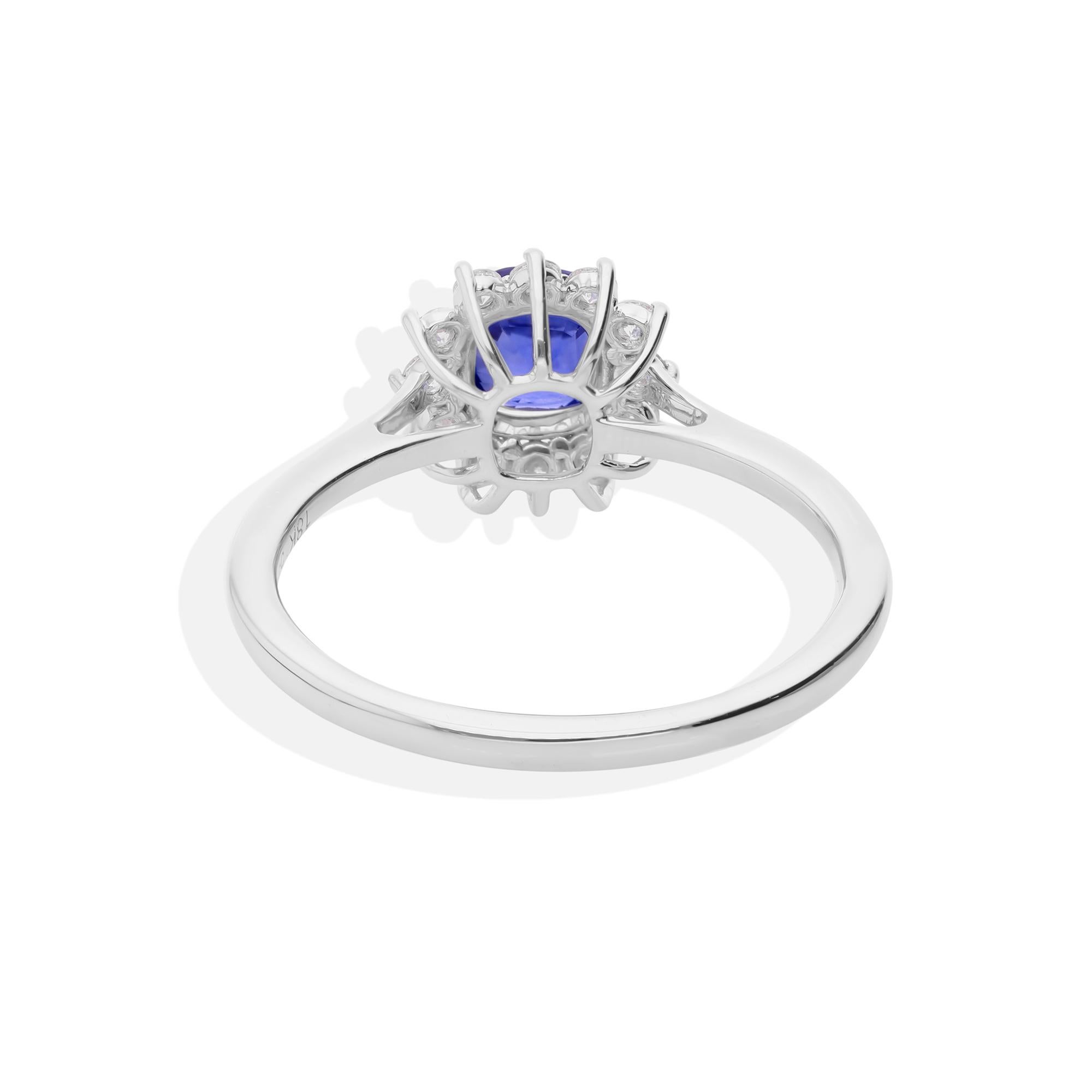 En venta: Alianza de boda con halo de diamantes SI/HI y zafiro azul talla cojín 1,01 ct Oro blanco 18k  8