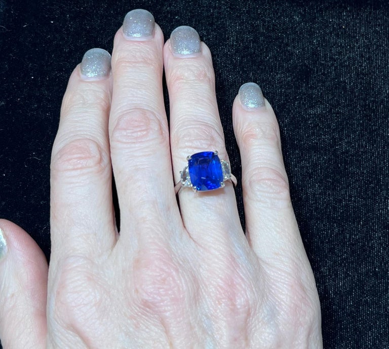 Women's or Men's Cushion Cut 5.40 Carat Blue Sapphire Ring For Sale