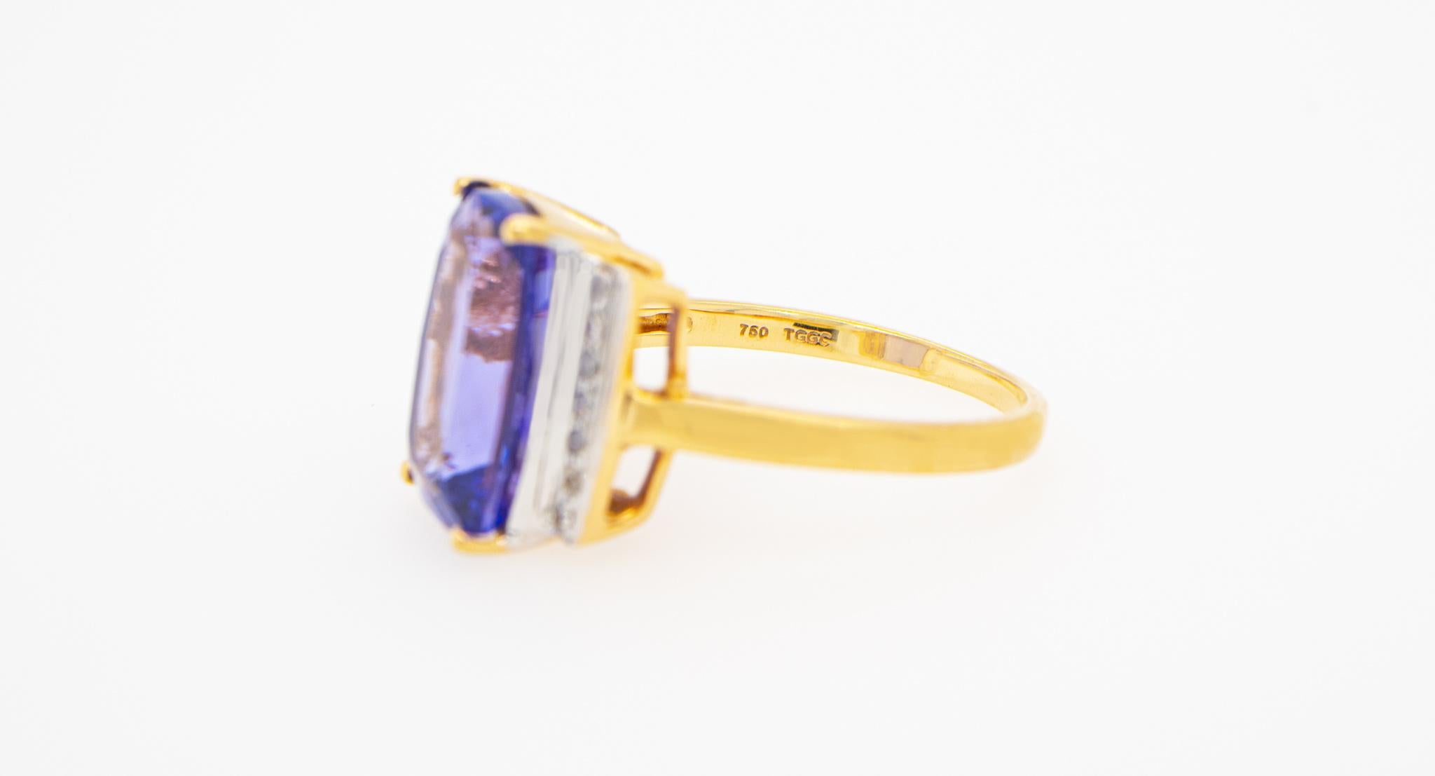 Contemporary Cushion Cut 6.20 Carat Tanzanite Ring with Diamonds 18k Gold For Sale
