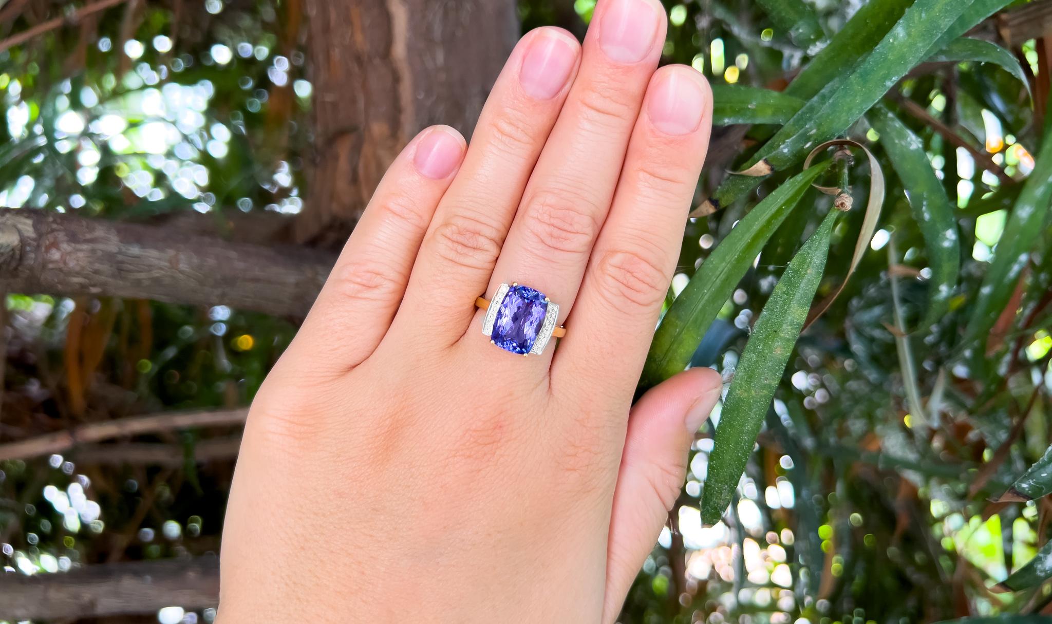 Cushion Cut 6.20 Carat Tanzanite Ring with Diamonds 18k Gold In Excellent Condition For Sale In Laguna Niguel, CA