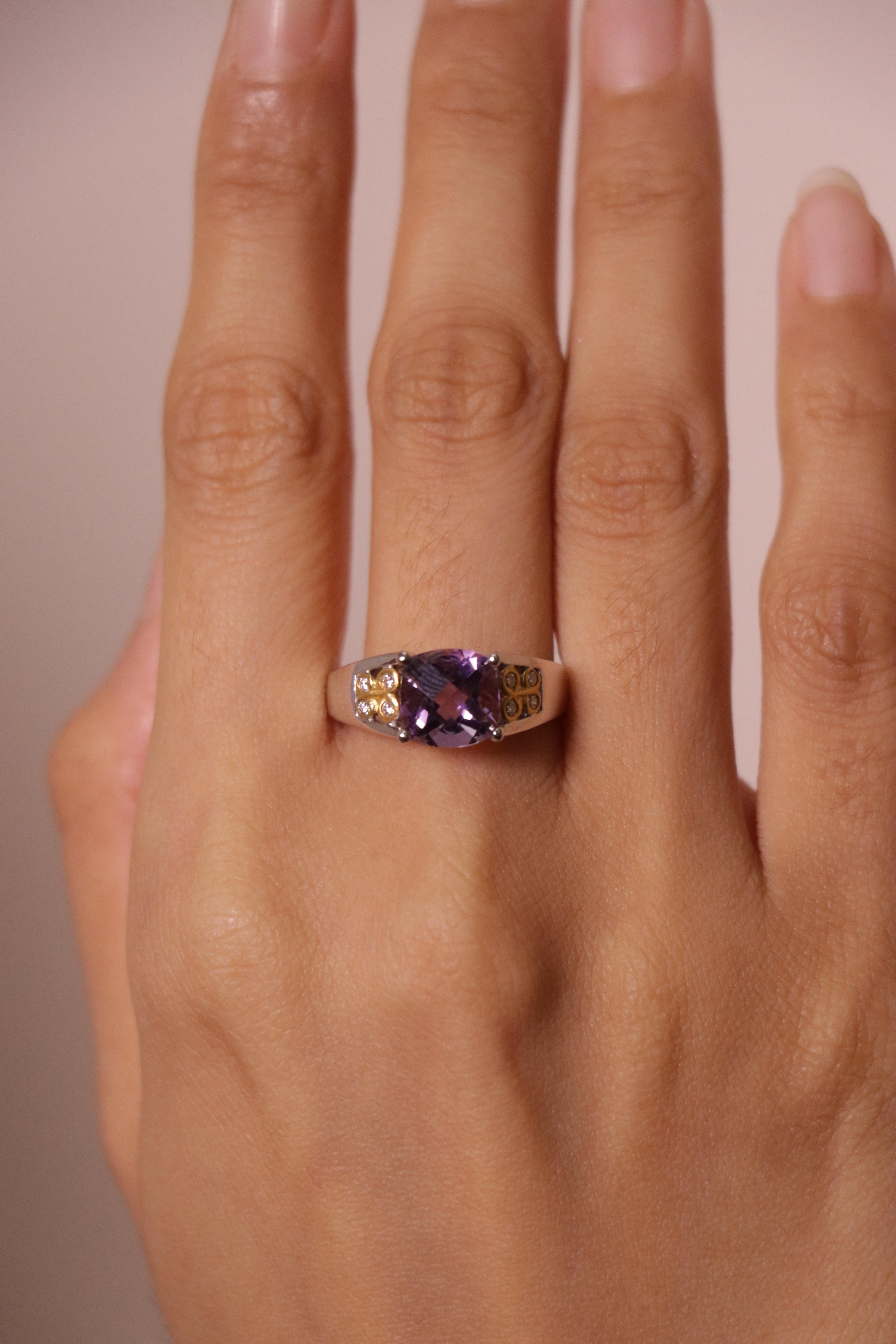 Bague de fiançailles améthyste taille coussin Cts 2 diamants en vente 2