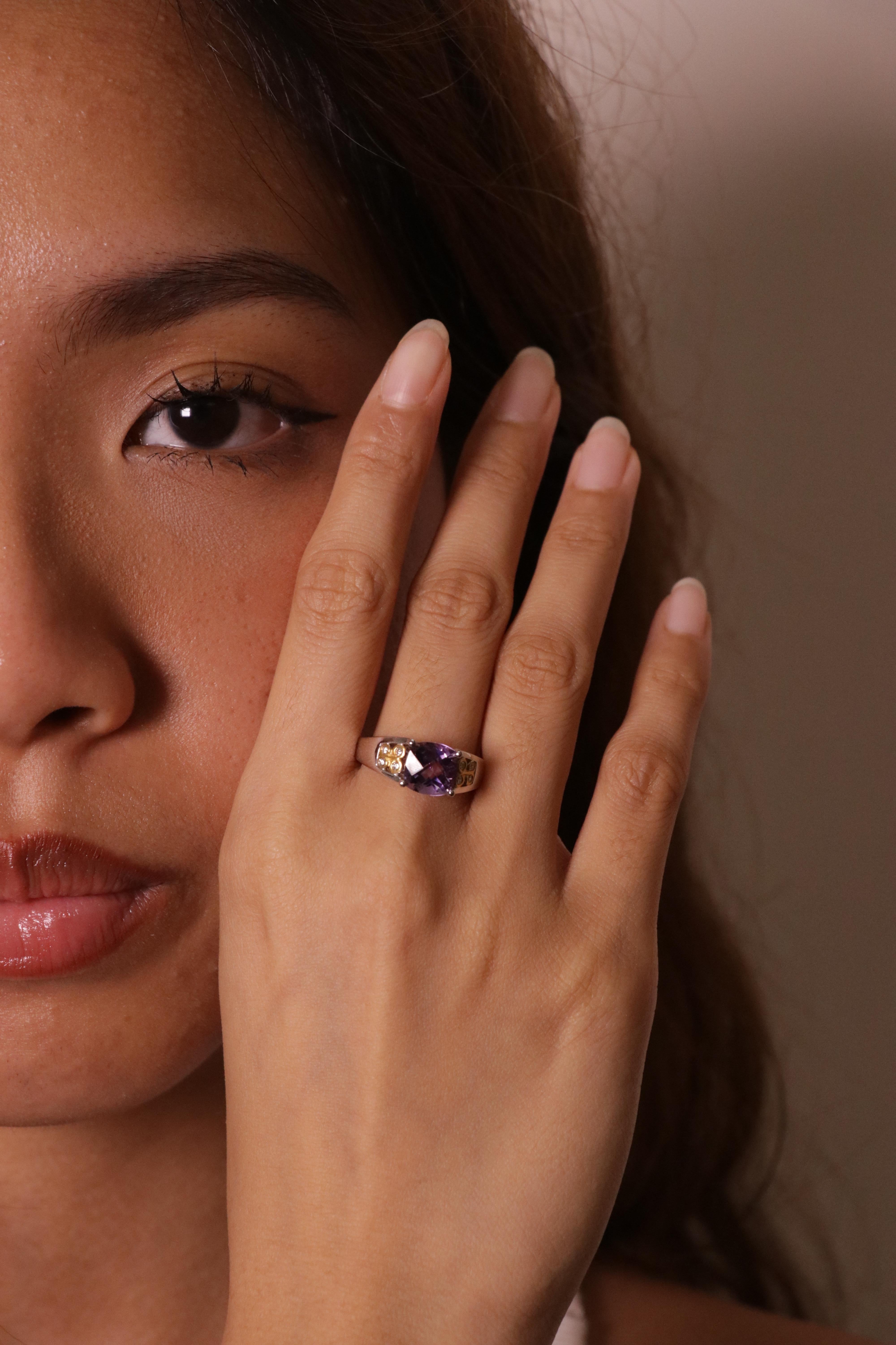 Bague de fiançailles améthyste taille coussin Cts 2 diamants en vente 3
