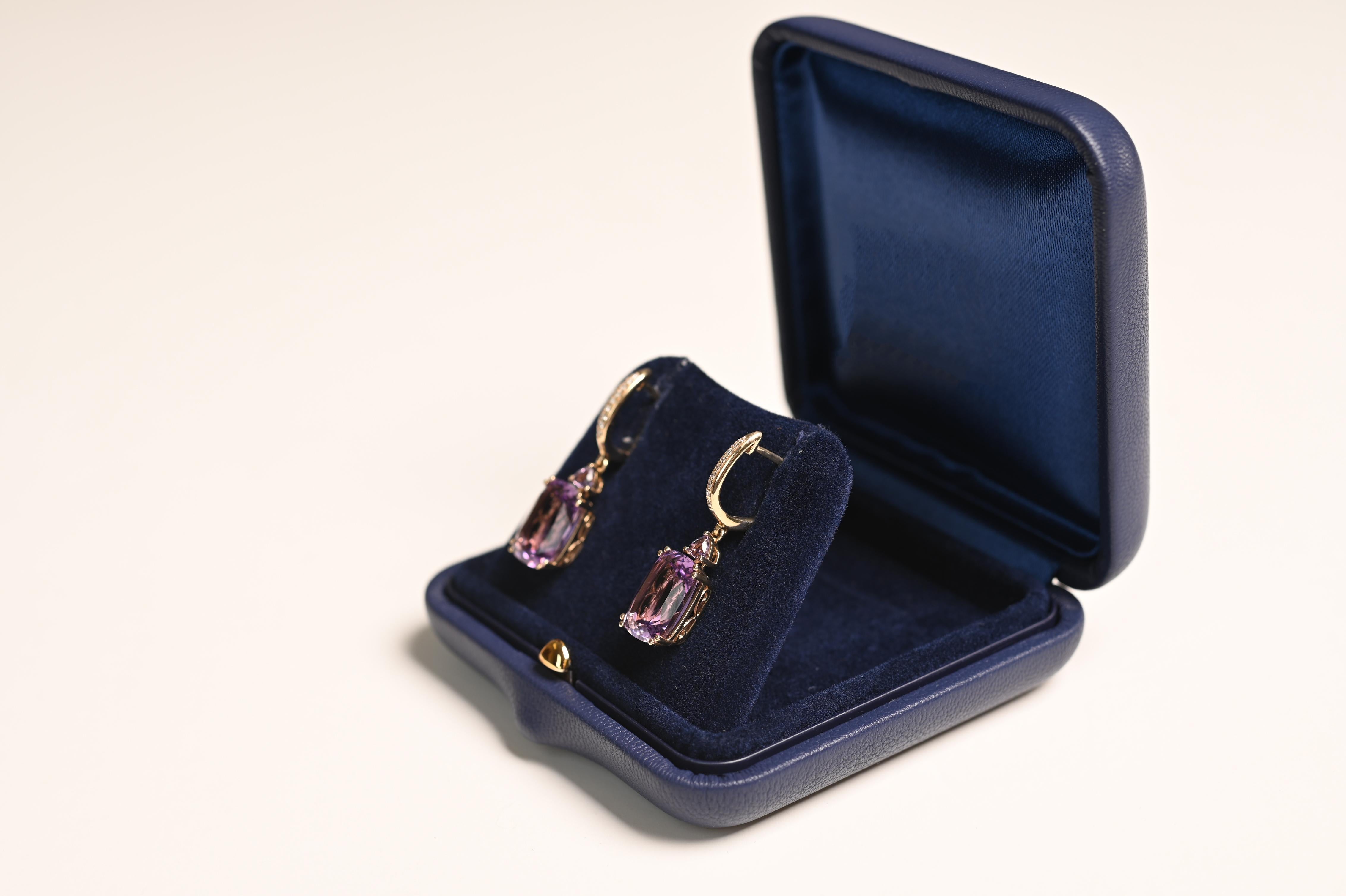 Art déco Boucles d'oreilles en or jaune 14 carats avec améthyste taille coussin (environ 6,90 carats) en vente