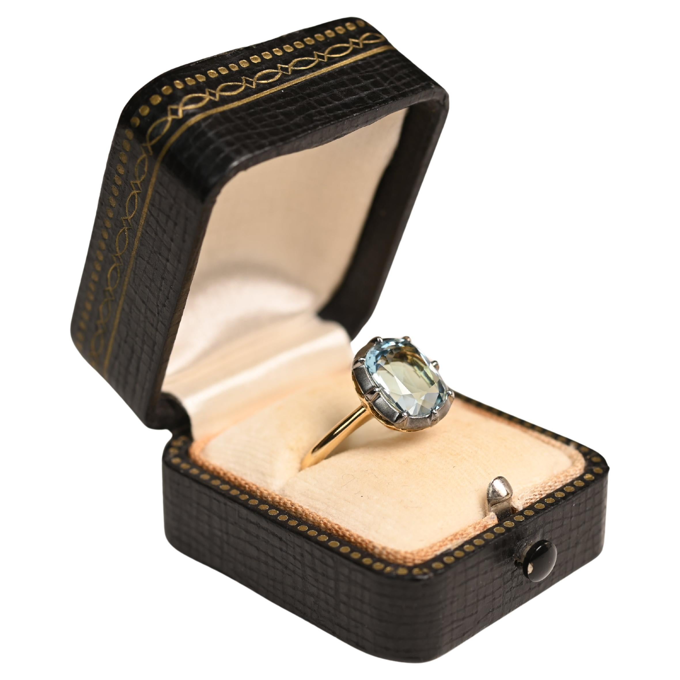 Ring mit Aquamarin im Kissenschliff (ca. 2,70 Karat), 18K Gelbgold im Angebot