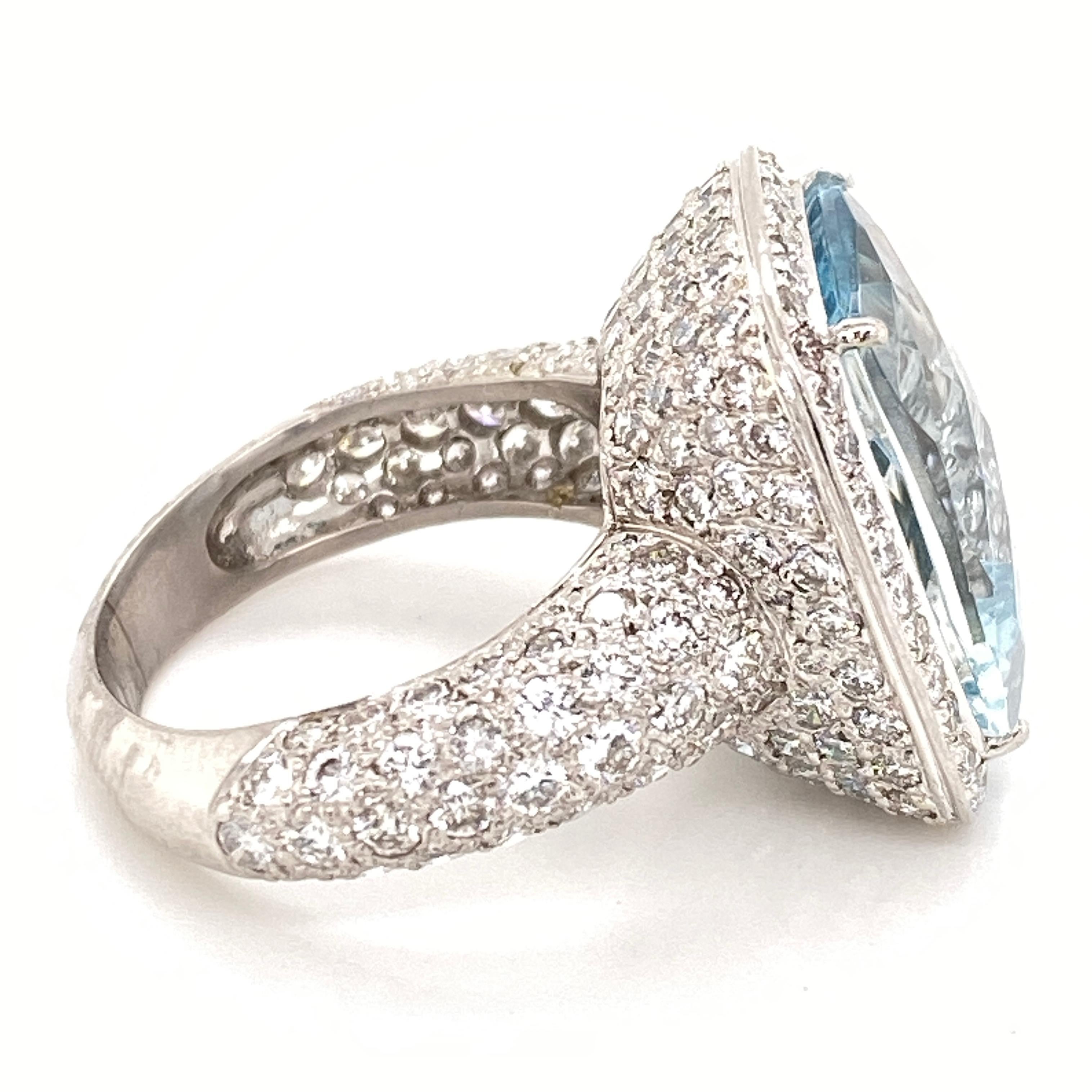 9,0 Karat Kissenschliff Aquamarin Diamant Platin Cocktail-Ring Modern  im Zustand „Hervorragend“ im Angebot in Boca Raton, FL