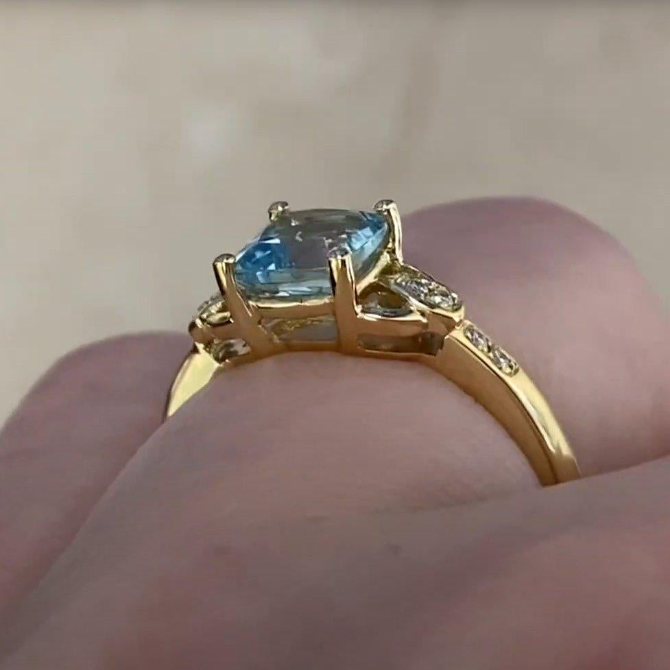 Taille coussin Bague aigue-marine taille coussin (environ 1,2 carat), or jaune 18 carats en vente