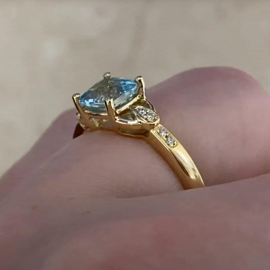 Aquamarinring mit Kissenschliff ( ca. 1,2 kt), 18 Karat Gelbgold im Angebot 1