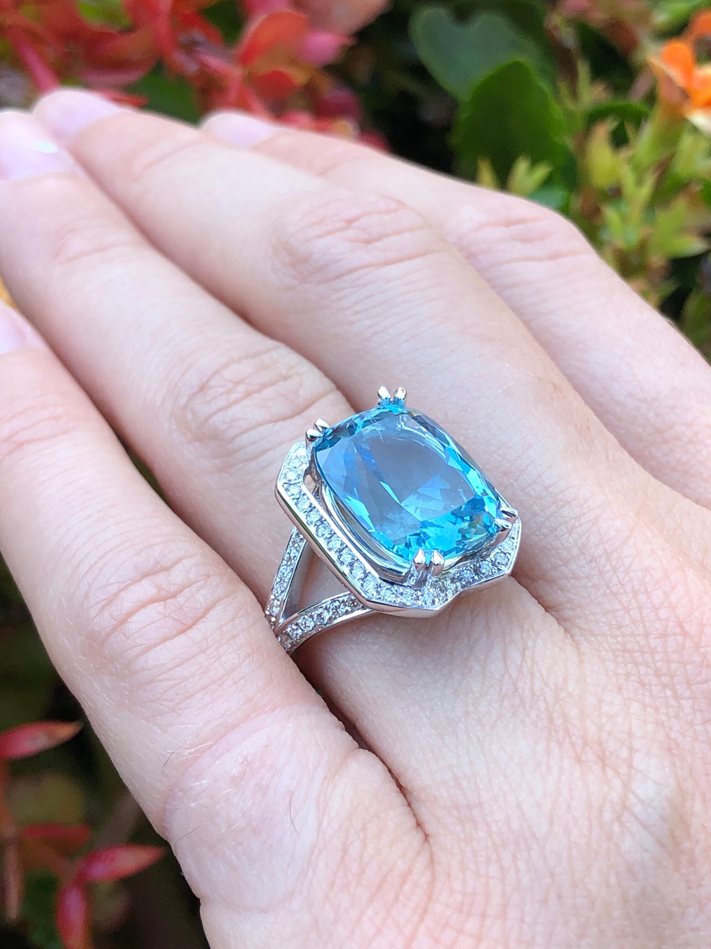 Aquamarine Ring Cushion Cut 8.95 Carats In New Condition For Sale In Beverly Hills, CA