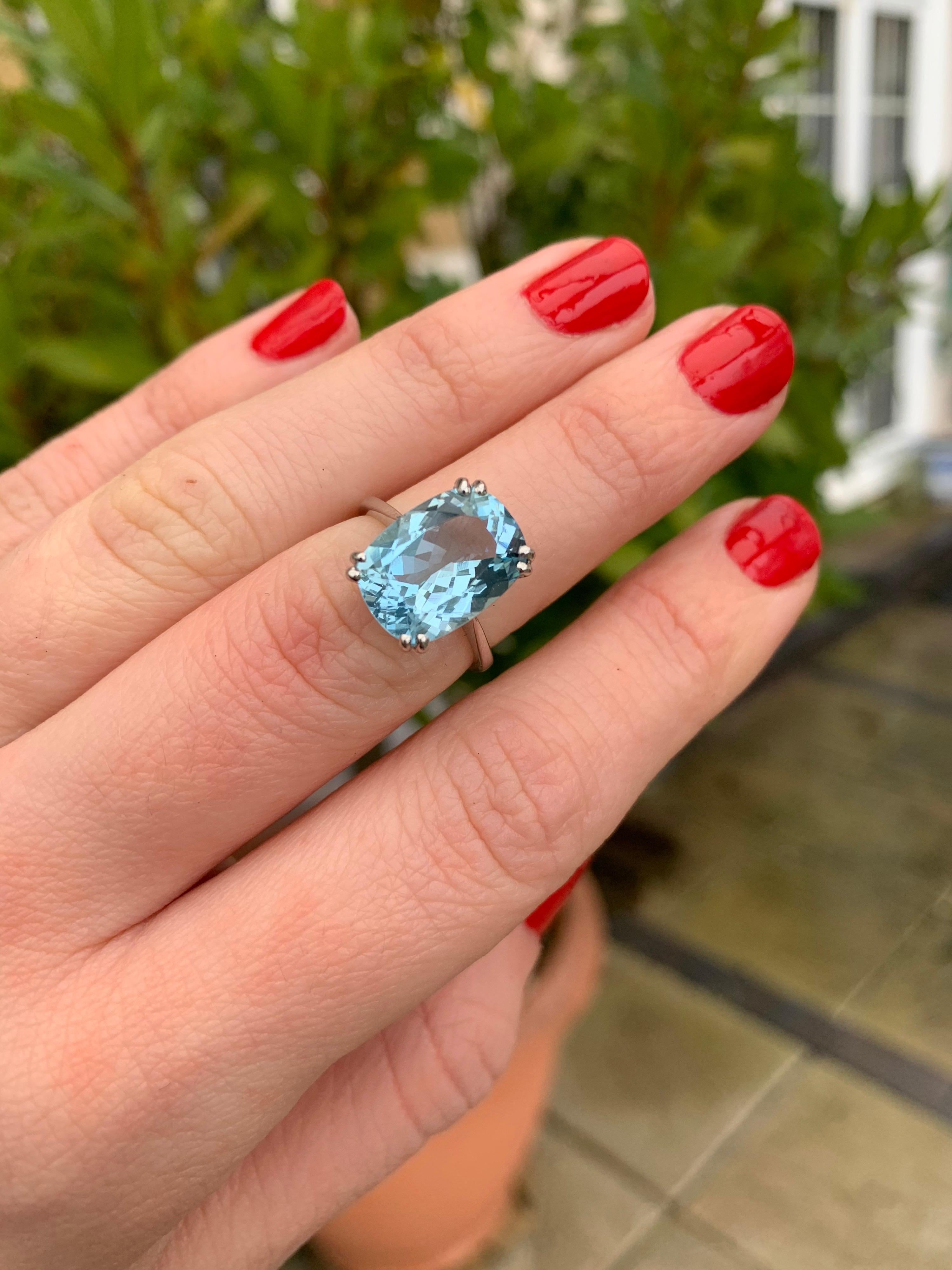Cushion Cut Aquamarine Solitaire Ring 18 Karat White Gold In New Condition In East Grinstead, GB