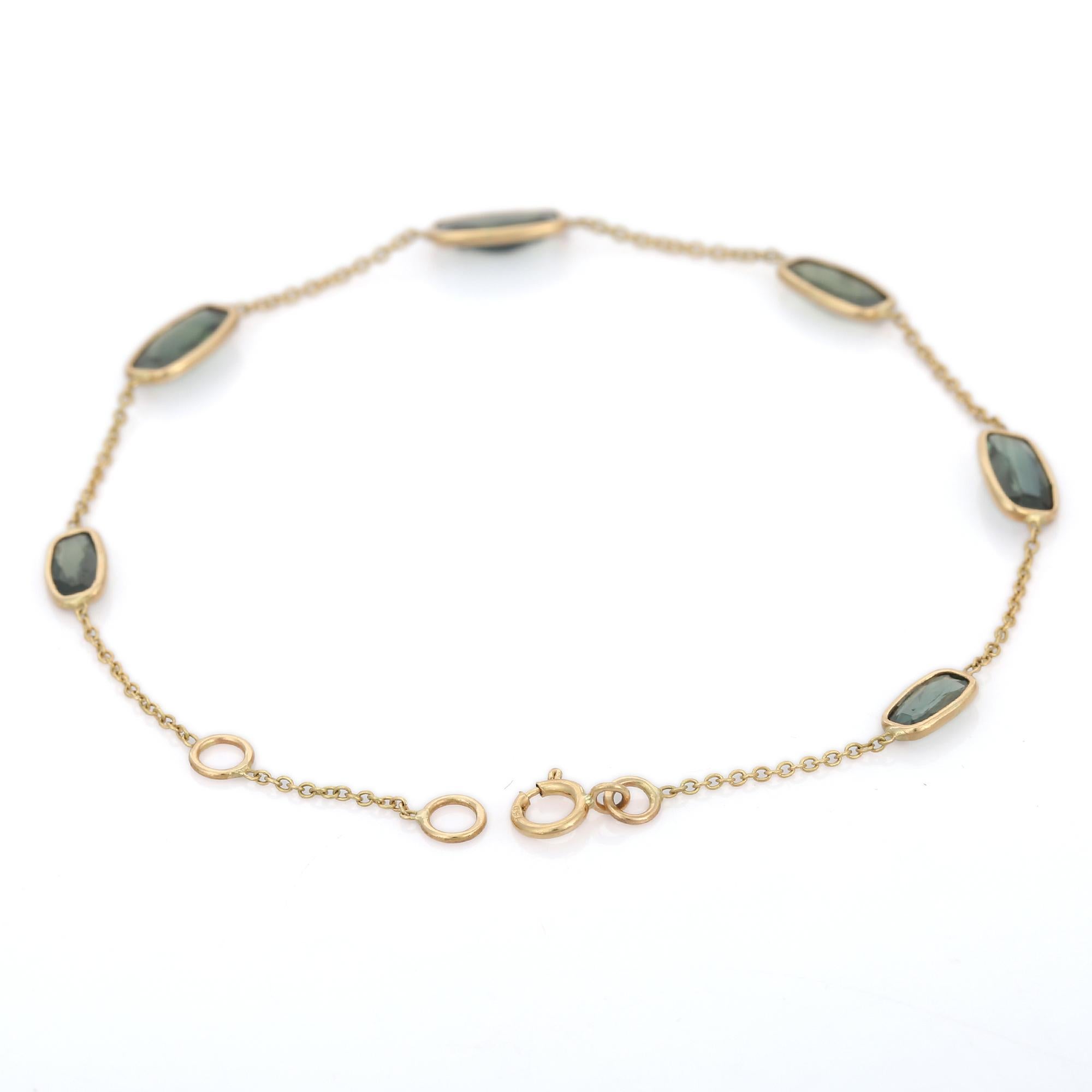 Modern Cushion Cut Blue Sapphire Chain Bracelet in 18K Yellow Gold