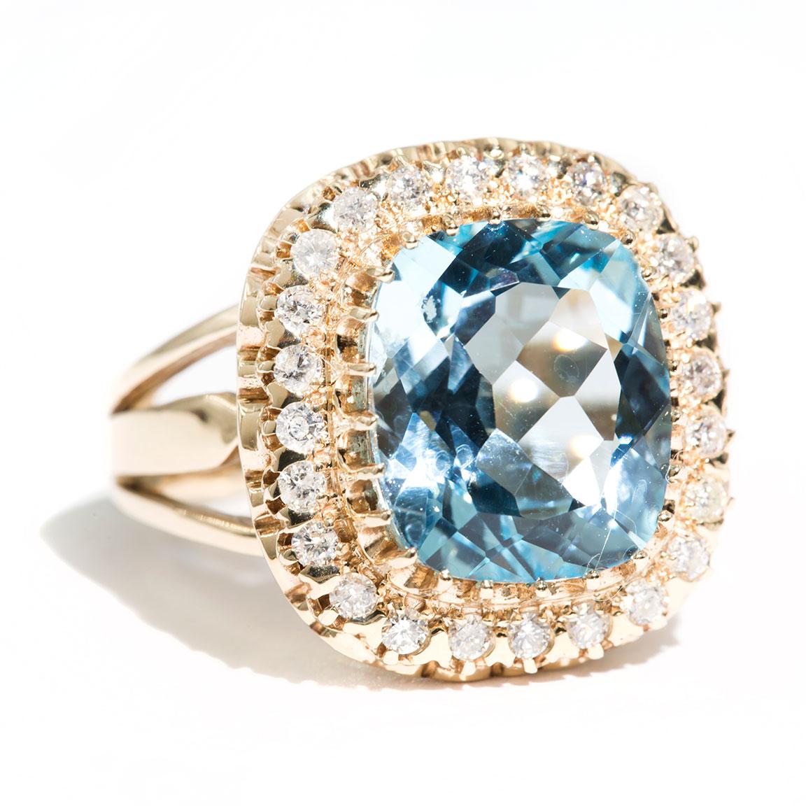 Cushion Cut Blue Topaz and Diamond Vintage 9 Carat Yellow Gold Cocktail Ring 4