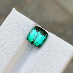 Gema de turmalina natural de color verde azulado con corte «cushion», ideal para anillos y colgantes