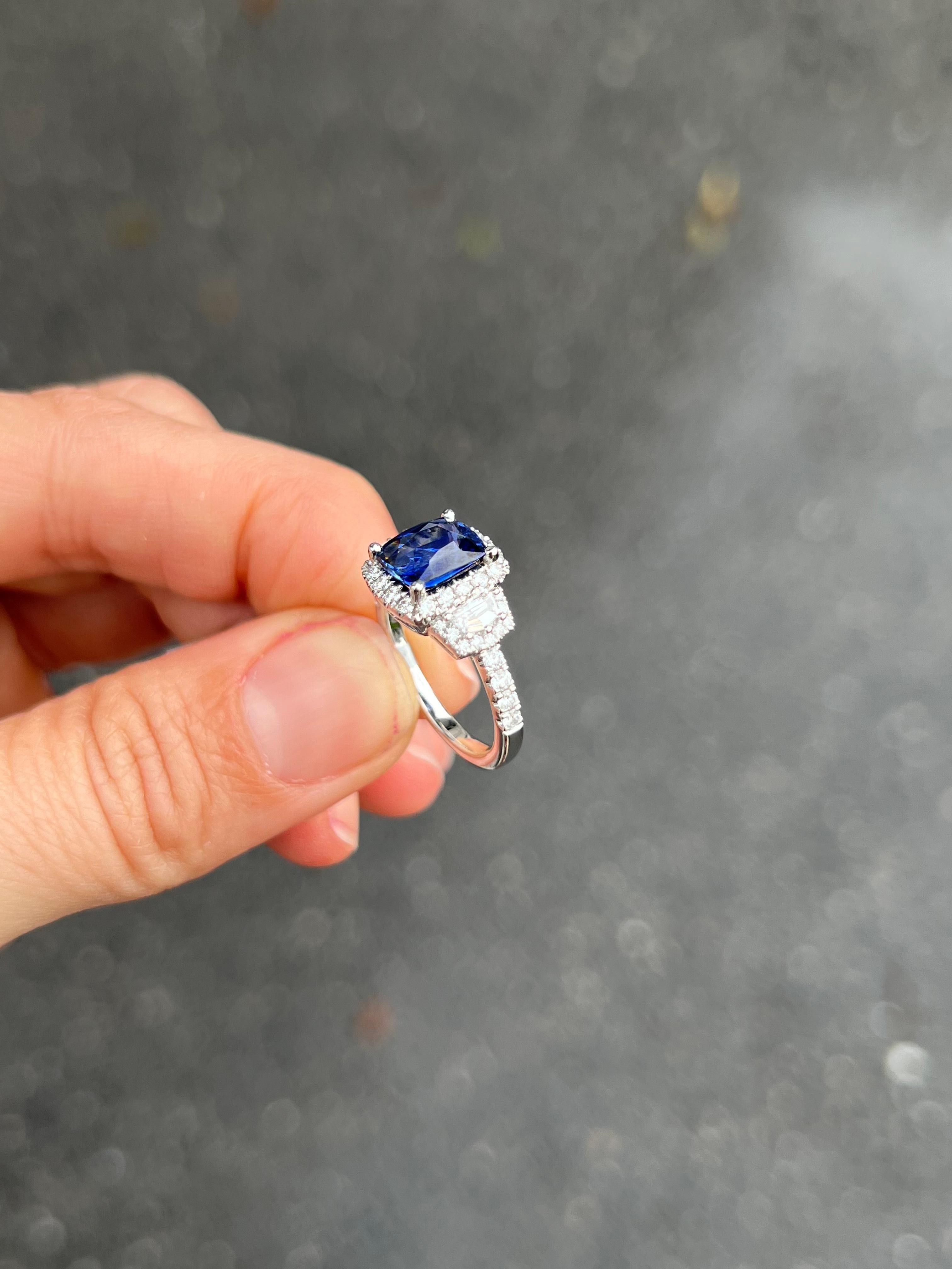 Cushion Cut Ceylon Sapphire and Diamond Trapezoid Engagement Ring In New Condition For Sale In Miami, FL