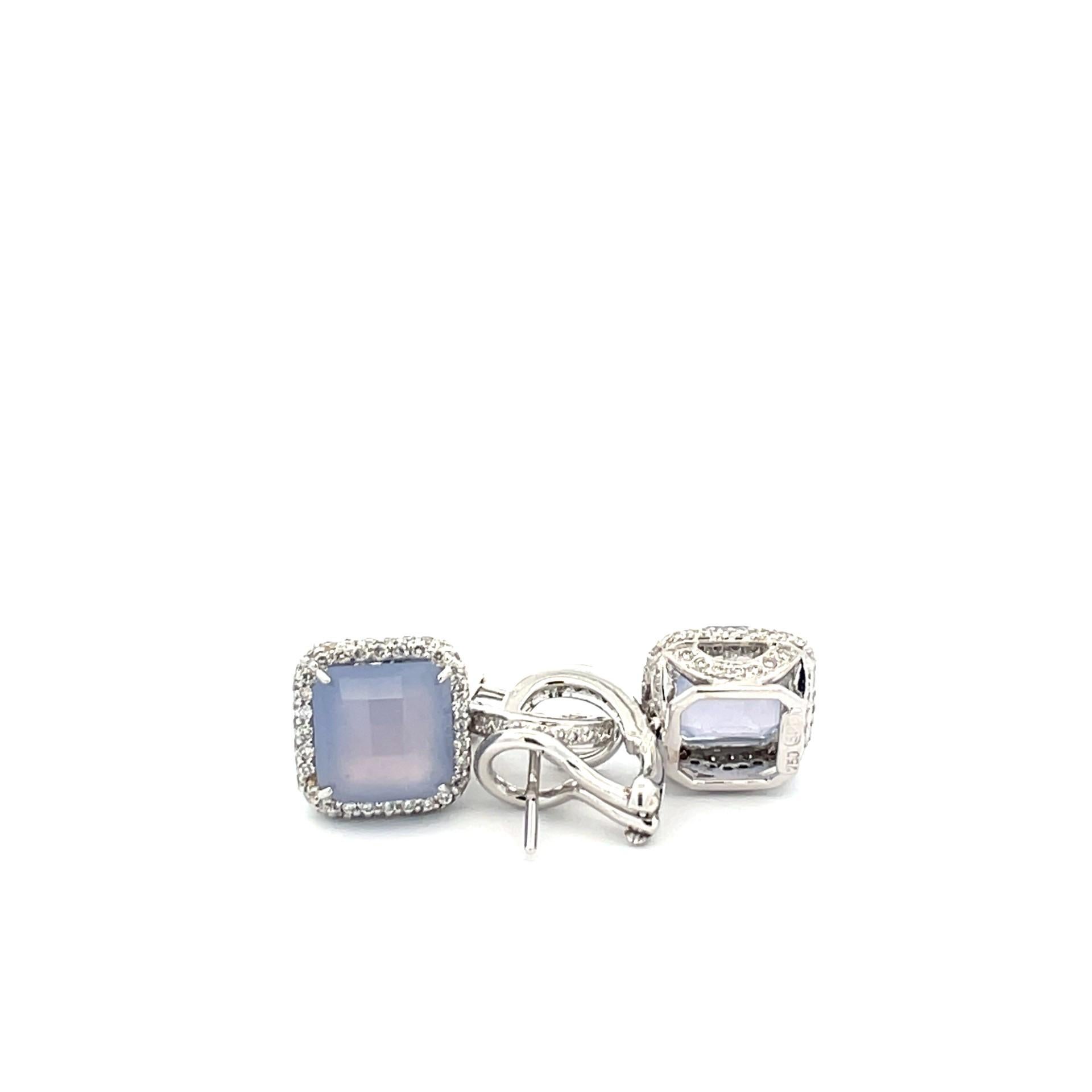 Hängeohrringe aus 18 Kt. Weißgold mit Chalcedon und Diamanten im Kissenschliff (Zeitgenössisch) im Angebot