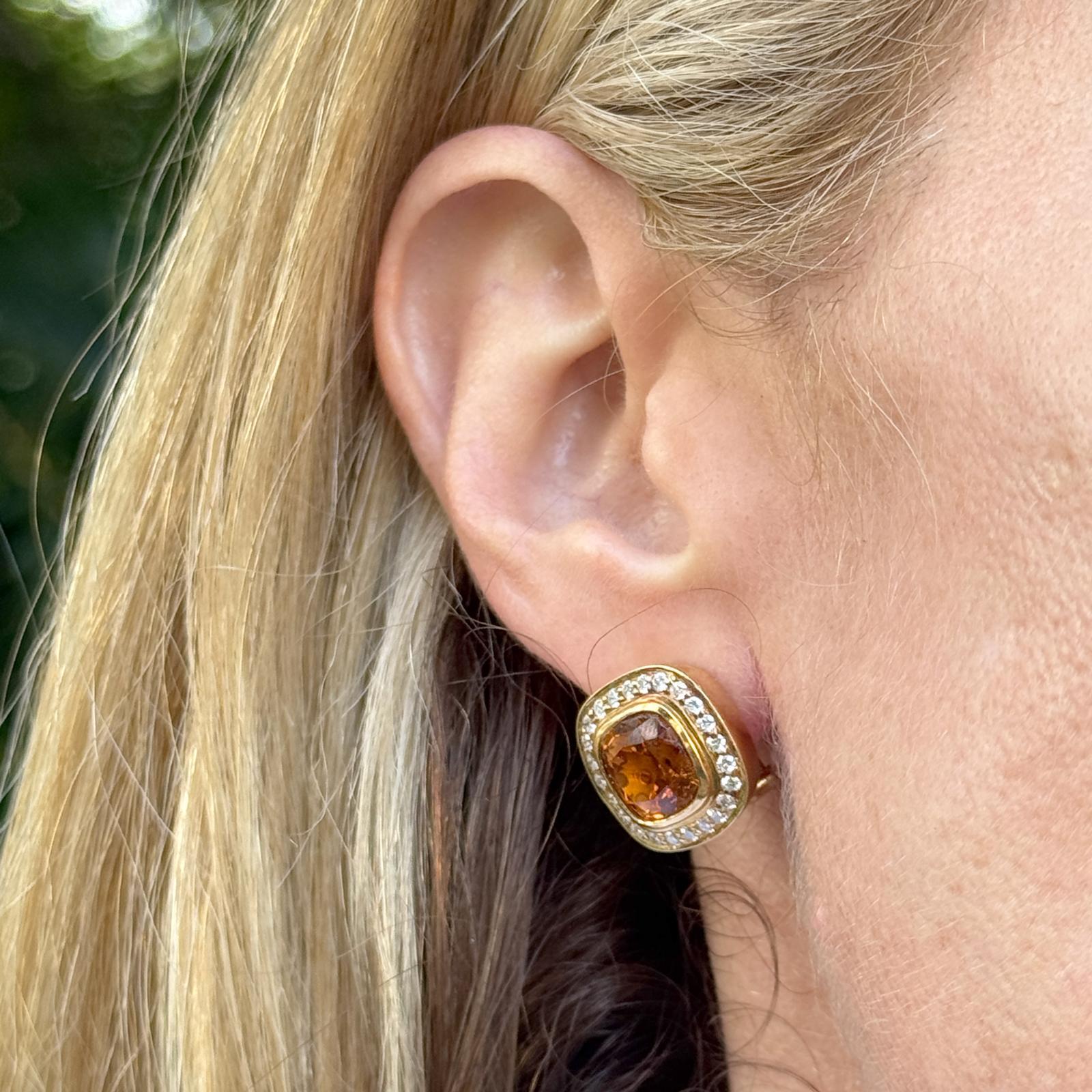 Boucles d'oreilles en or jaune 18 carats avec citrine taillée en coussin et diamant Excellent état - En vente à Boca Raton, FL