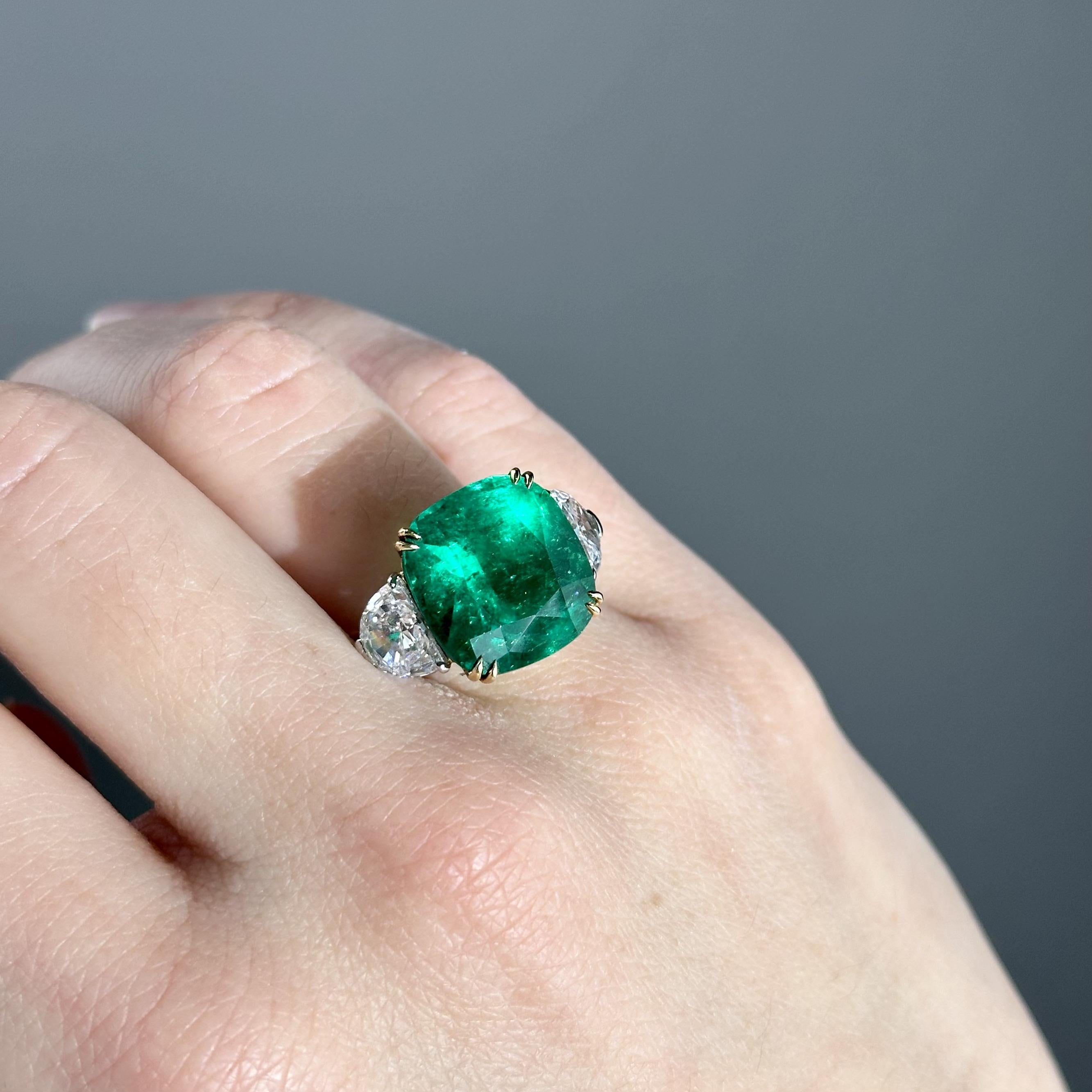 Contemporary Cushion Cut Colombian Emerald Ring With Diamonds For Sale