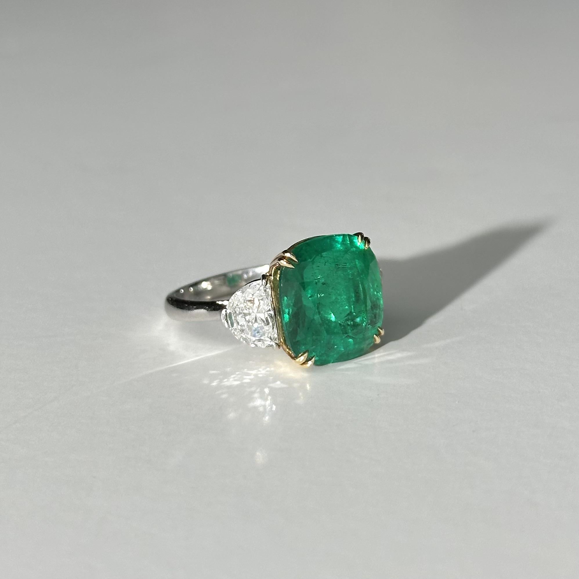 Women's Cushion Cut Colombian Emerald Ring With Diamonds For Sale