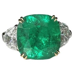 Cushion Cut Colombian Emerald Ring With Diamonds