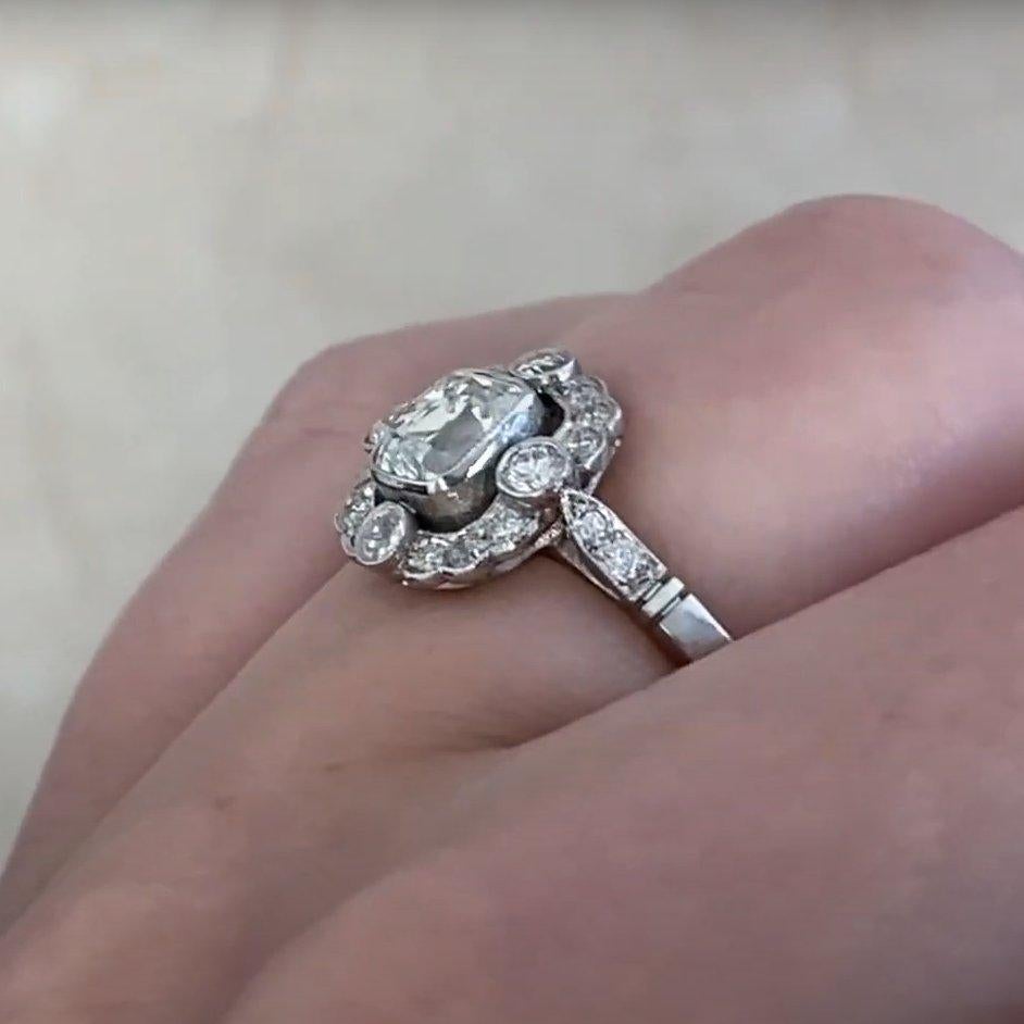 Donna Anello di fidanzamento con diamanti taglio cuscino (circa 0.70 carati), platino in vendita
