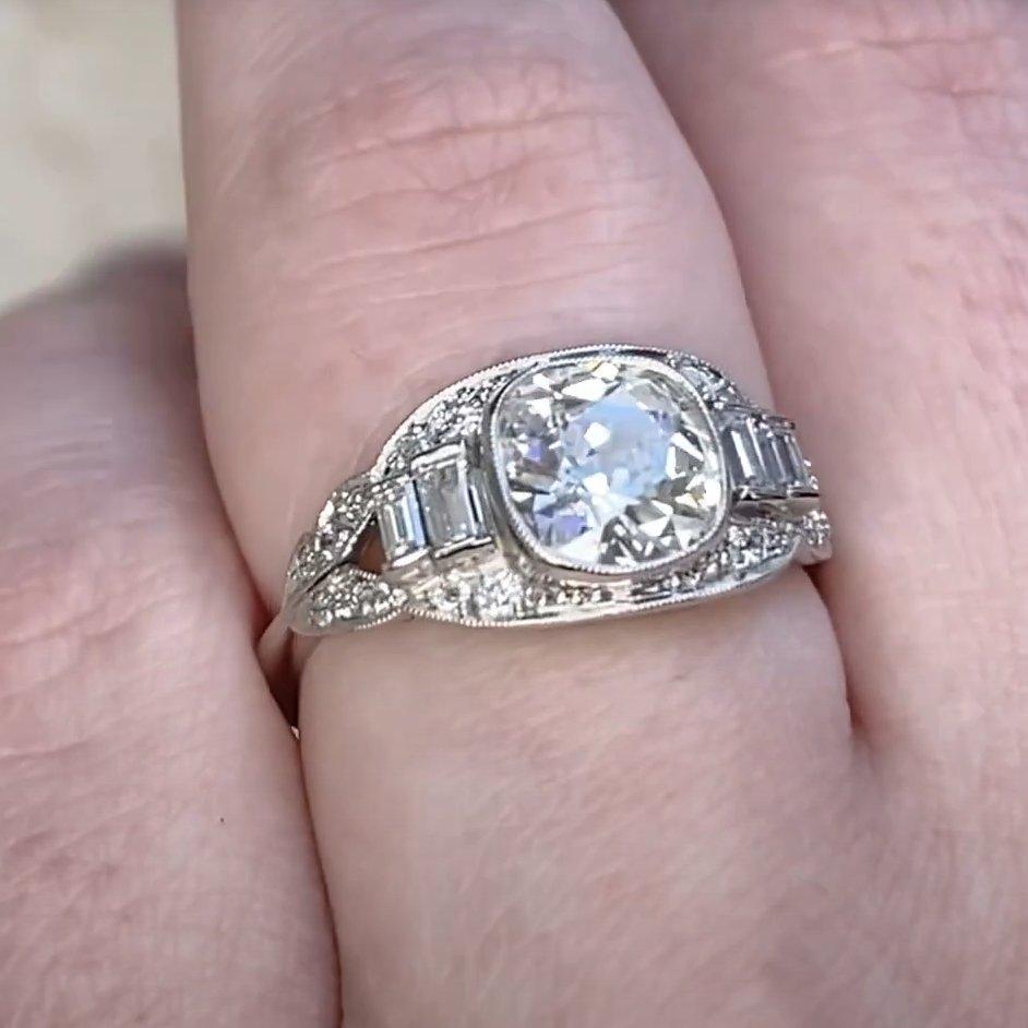 Verlobungsring aus Platin mit Diamanten im Kissenschliff ( ca. 1.30 Karat), Platin im Zustand „Hervorragend“ im Angebot in New York, NY