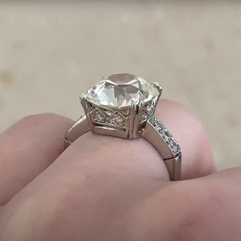 Bague de fiançailles en platine avec diamant taille coussin (environ 5.10 carats) Excellent état - En vente à New York, NY