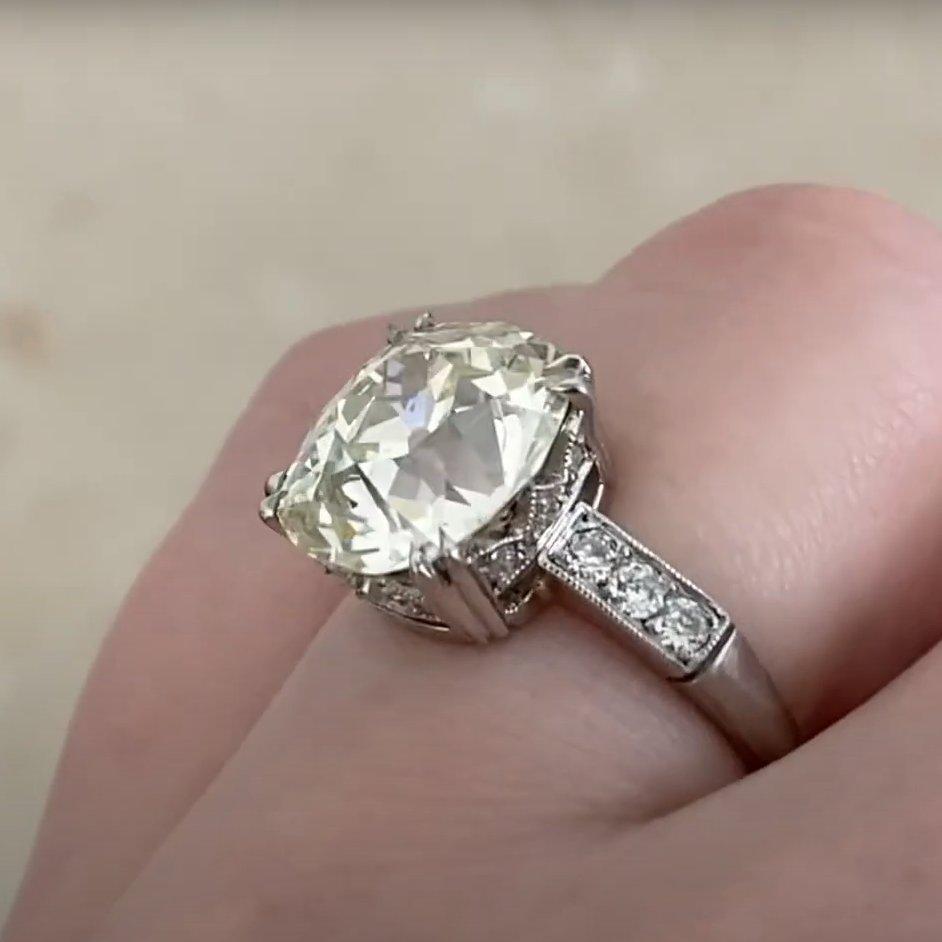 Bague de fiançailles en platine avec diamant taille coussin (environ 5.10 carats) Pour femmes en vente