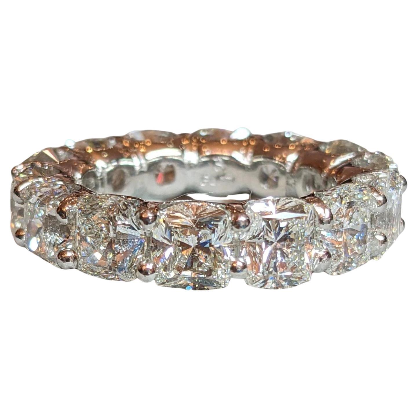 Bague d'éternité en diamant taille coussin 10 carats en platine, taille 6.25 en vente