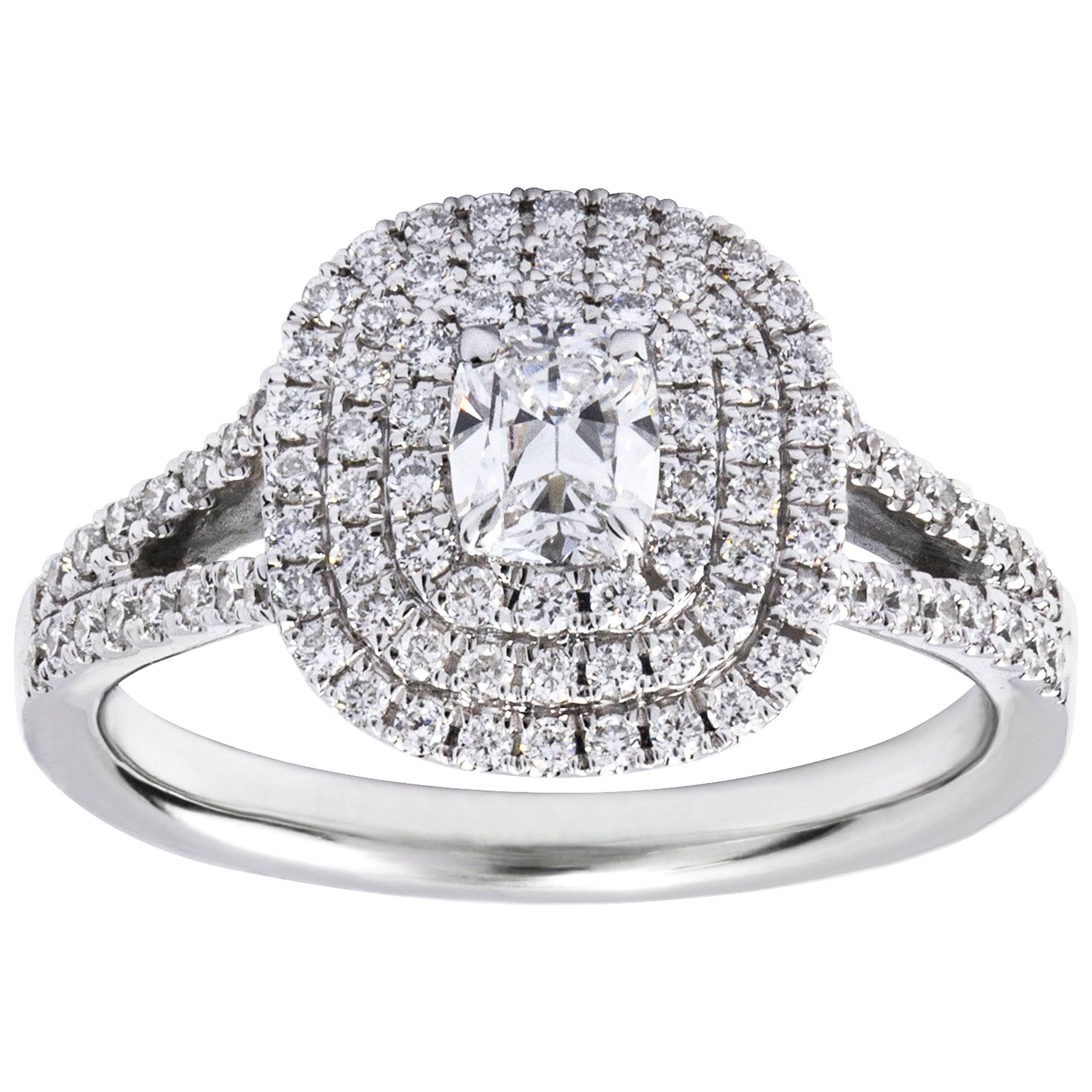 Verlobungsring mit Diamant-Halo im Kissenschliff im Angebot