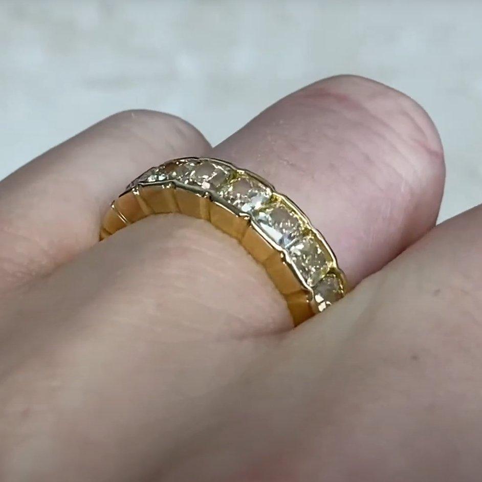 Anello con diamante taglio cuscino in oro (circa 5,10 carati) Fascia di diamanti gialli fantasia In condizioni ottime in vendita a New York, NY