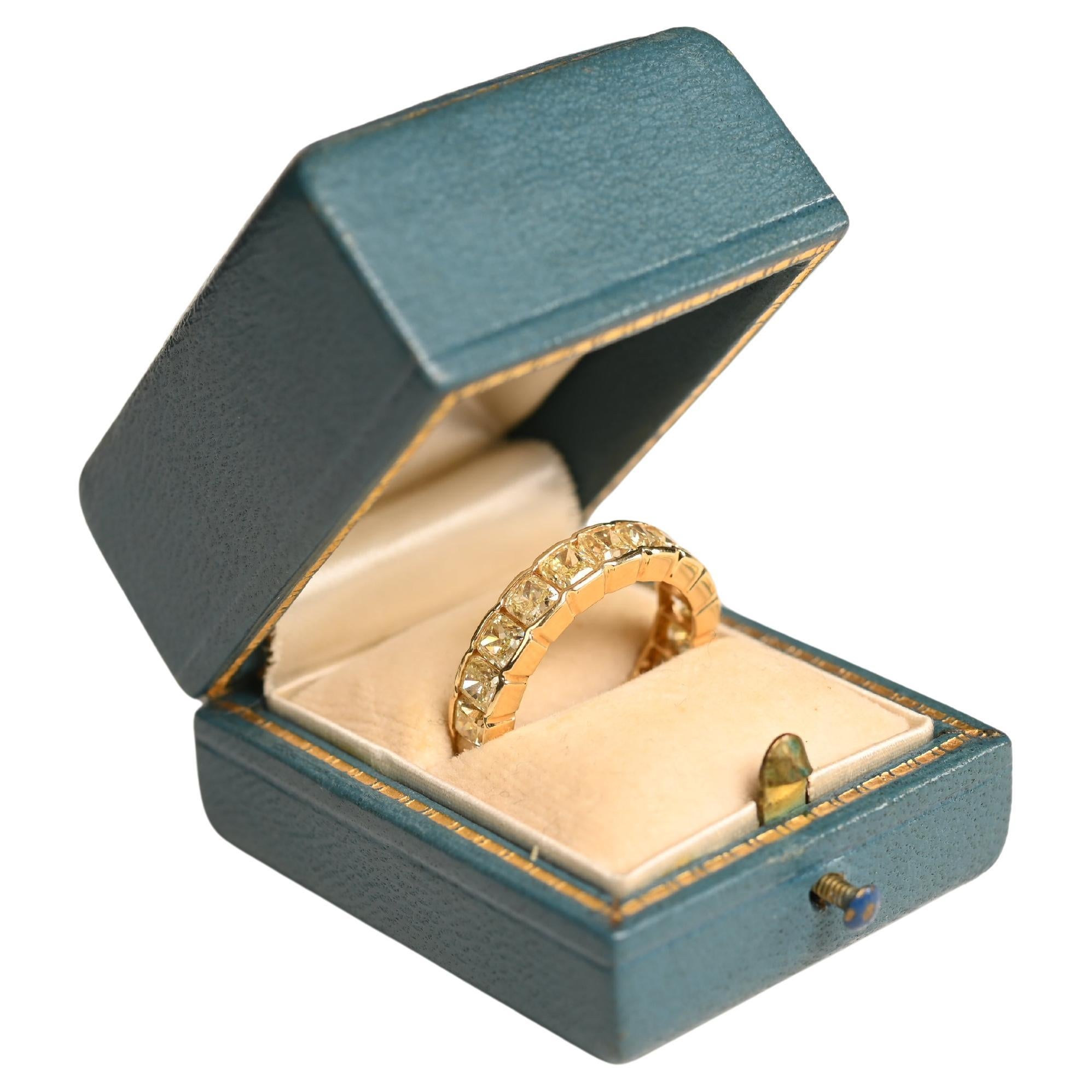 Cushion Cut Diamond Ring Gold (Approx 5.10-Carats) Fancy Yellow Diamond Band For Sale