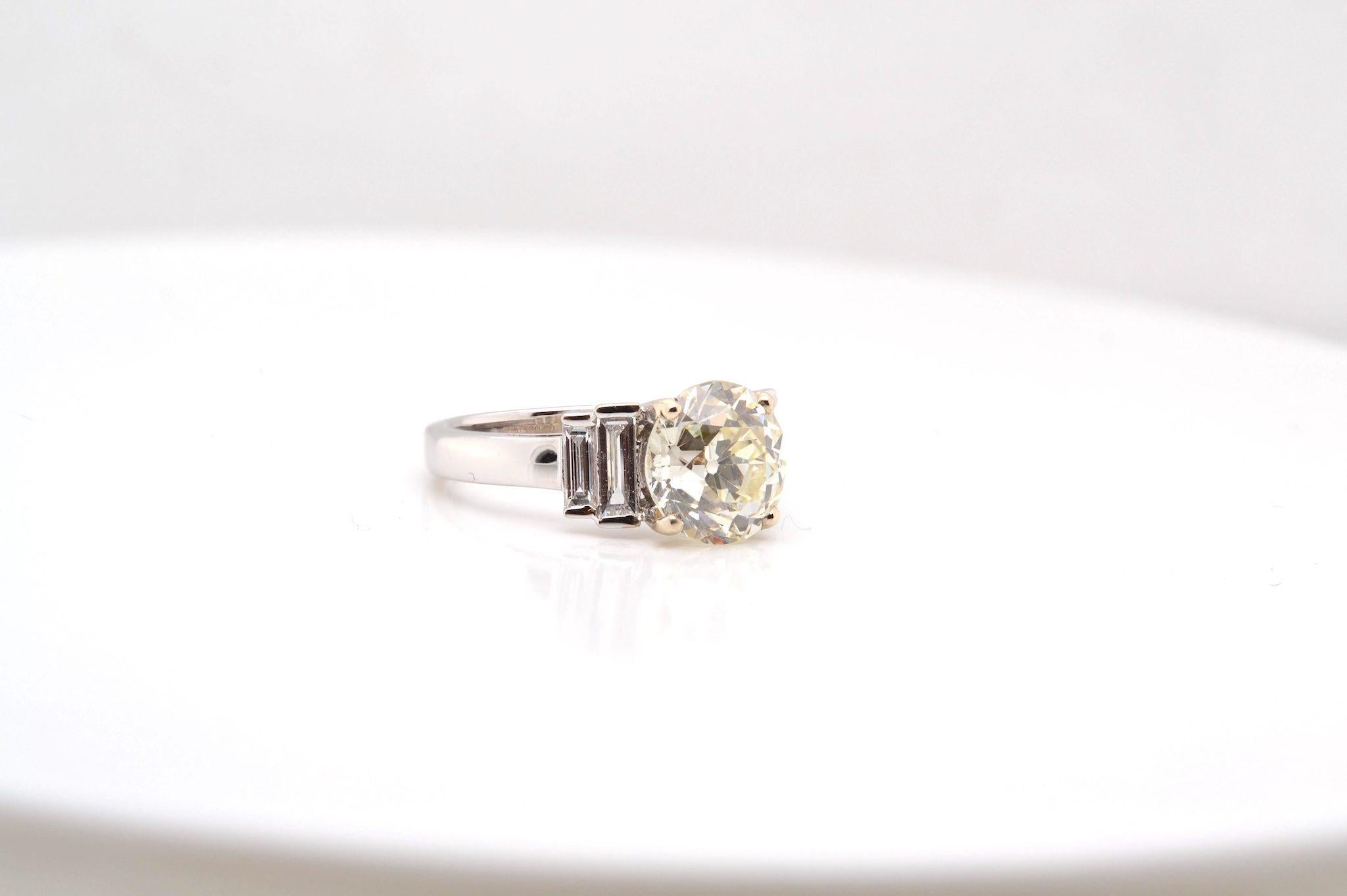 3, 25cts L / SI1 Cushion cut diamond solitaire  In Excellent Condition For Sale In PARIS, FR