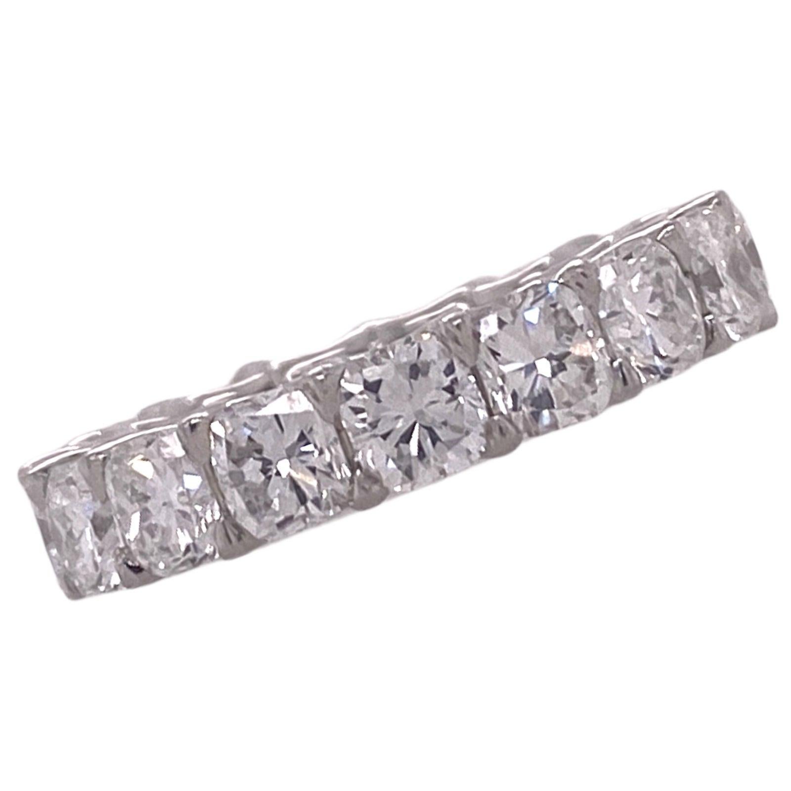 Alianza de boda con diamantes talla cojín de 4,79 qt firmada Daniel K. Alianza de eternidad en venta