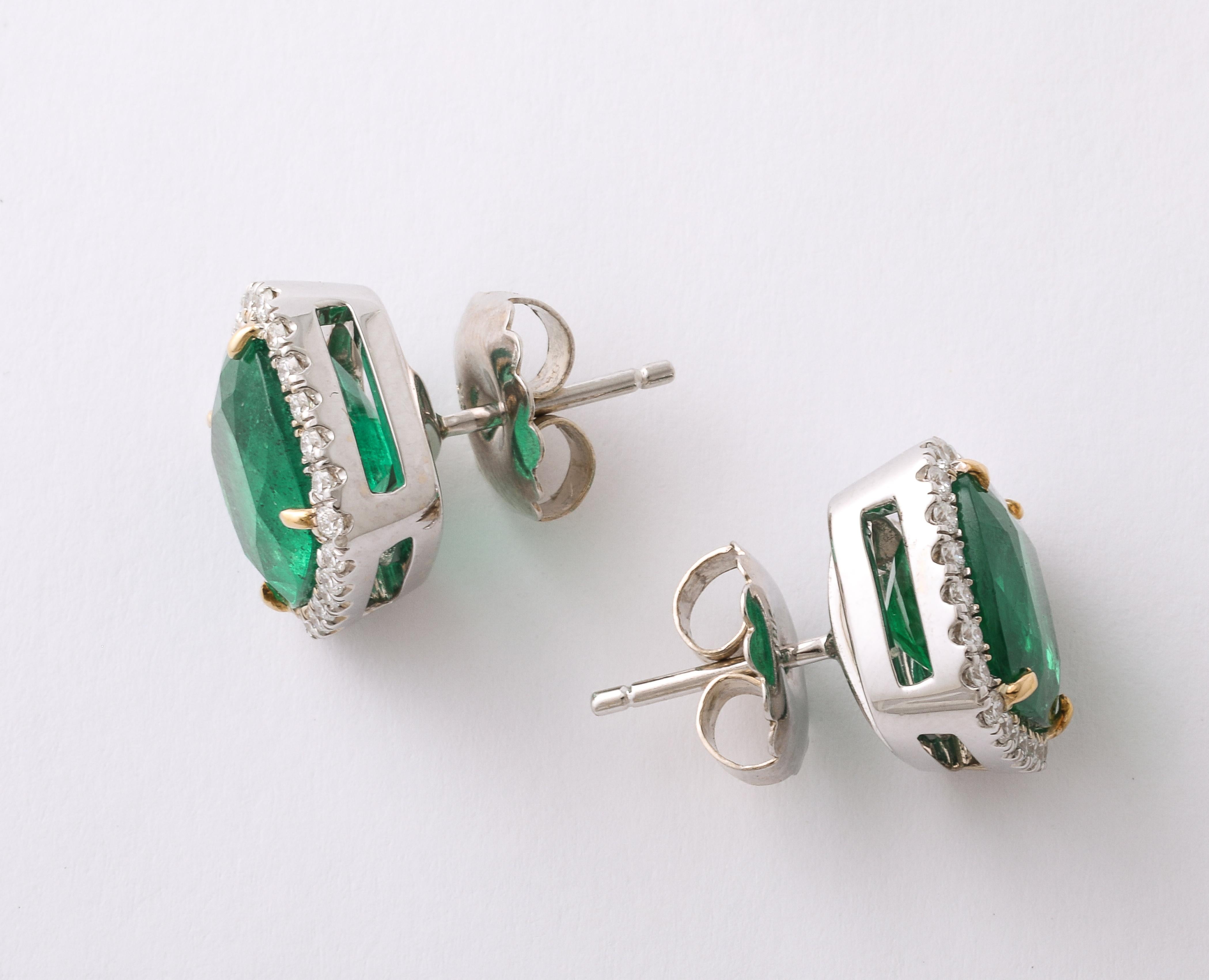 Cushion Cut Emerald and Diamond Stud Earrings In New Condition For Sale In New York, NY