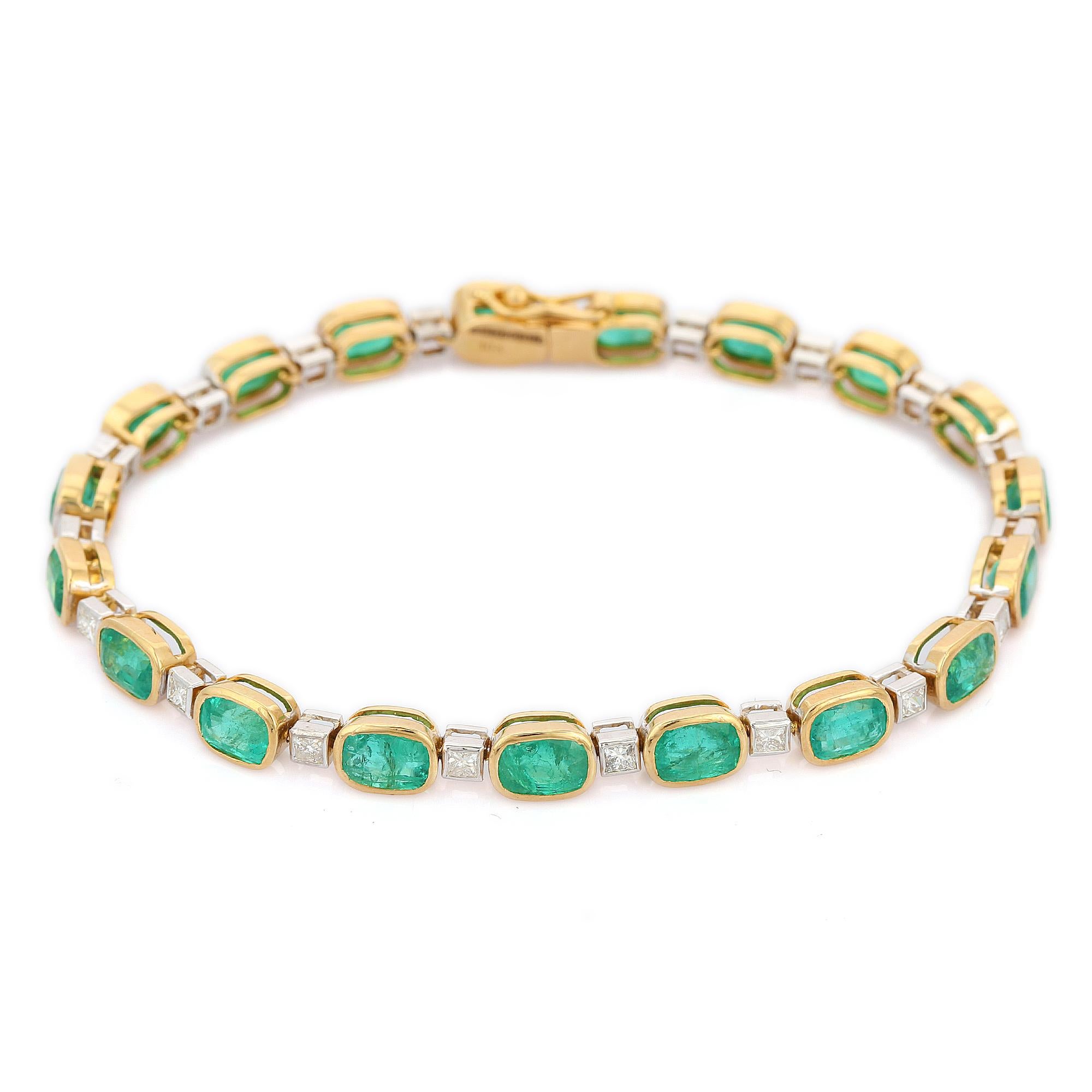 Cushion Cut Emerald Diamond Designer Tennis Bracelet in 18K Yellow Gold For Sale 3