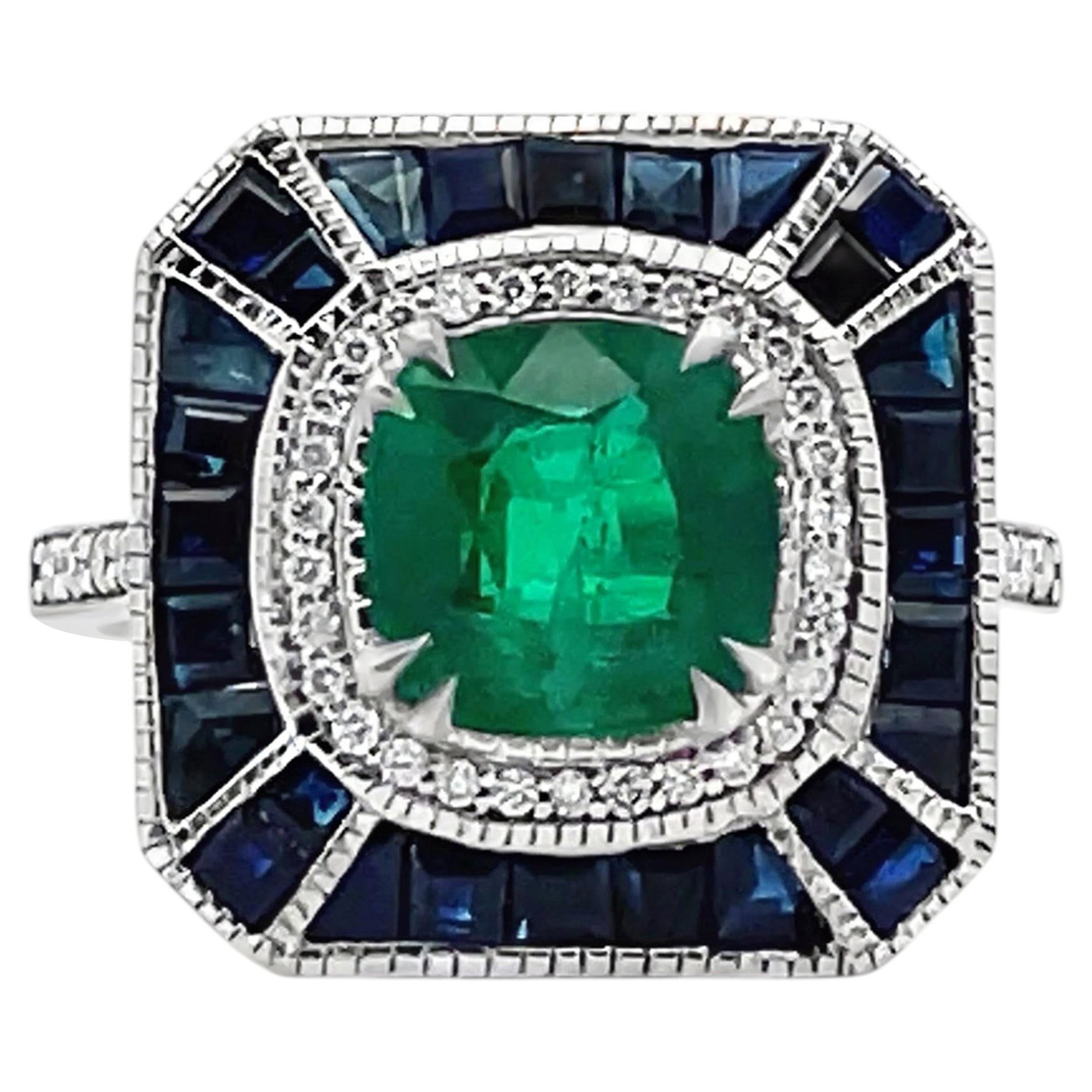 Esmeralda talla cojín en oro blanco de 18 quilates Anillo de inspiración Art Déco con zafiros