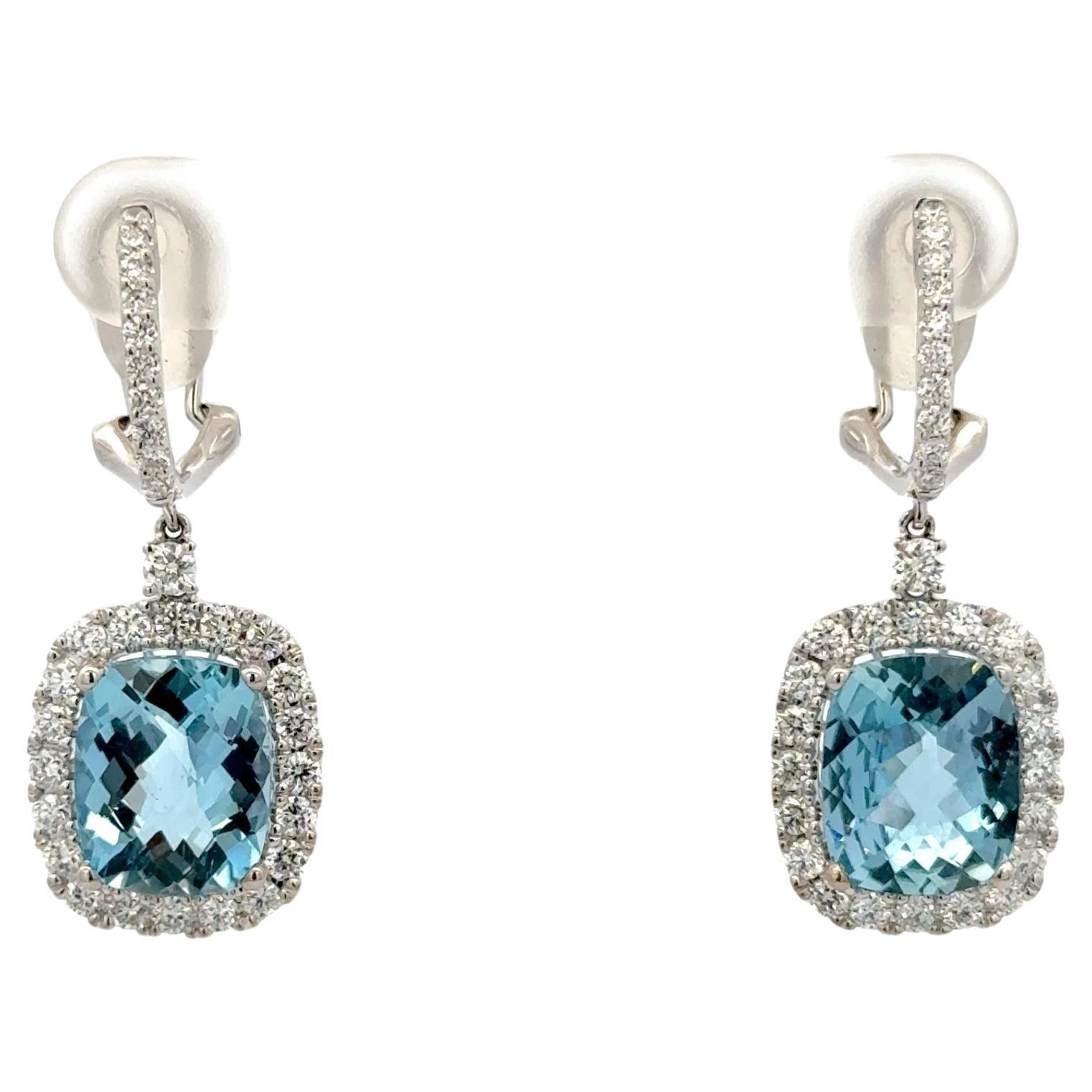 Facettierte Aquamarin-Diamant-Halo-Tropfen-Ohrringe mit Kissenschliff im Kissenschliff 8,36 CTTW 18KT im Angebot