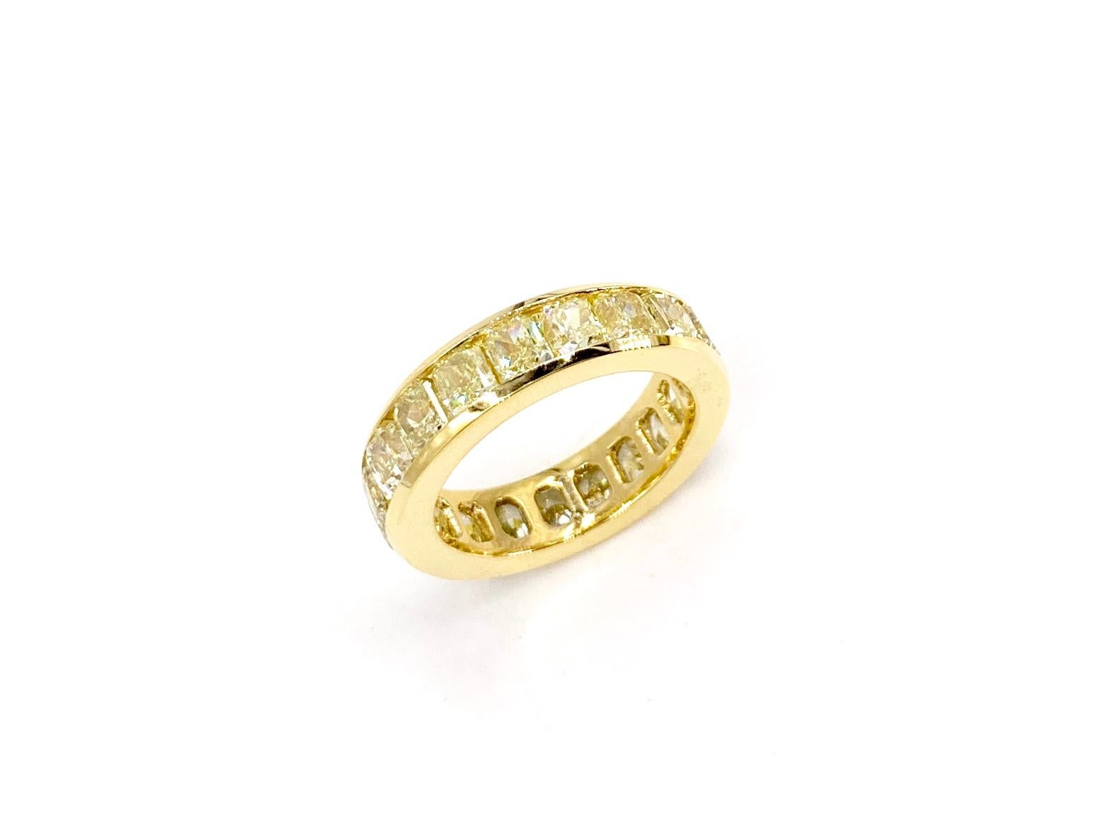 Cushion Cut Fancy Yellow Diamond Eternity Band In Excellent Condition In Pikesville, MD