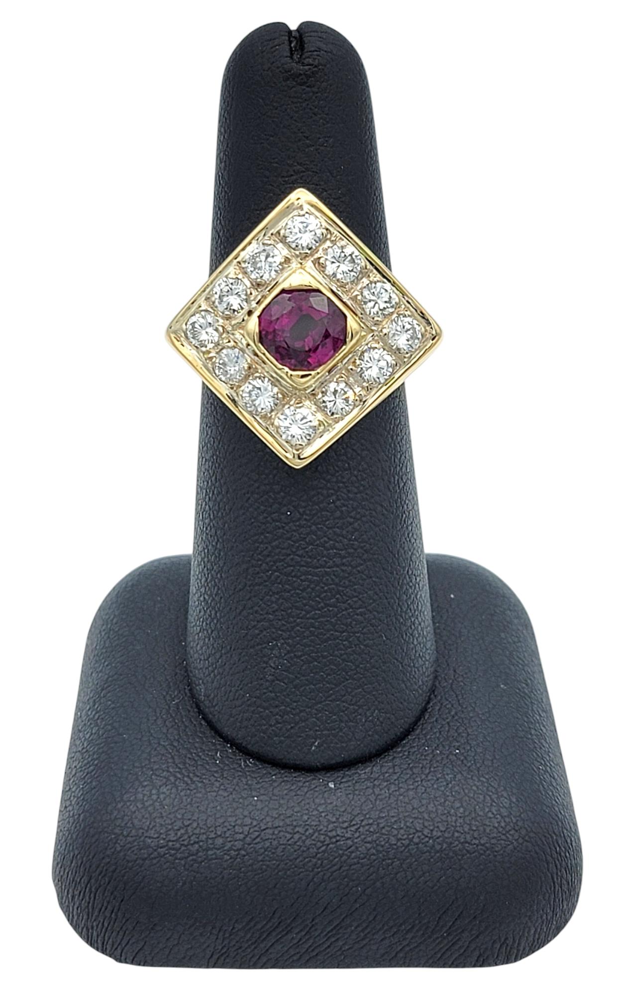 Quadratischer Cocktailring mit Granat im Kissenschliff und Diamant im Halo 14 Karat Gelbgold im Angebot 5
