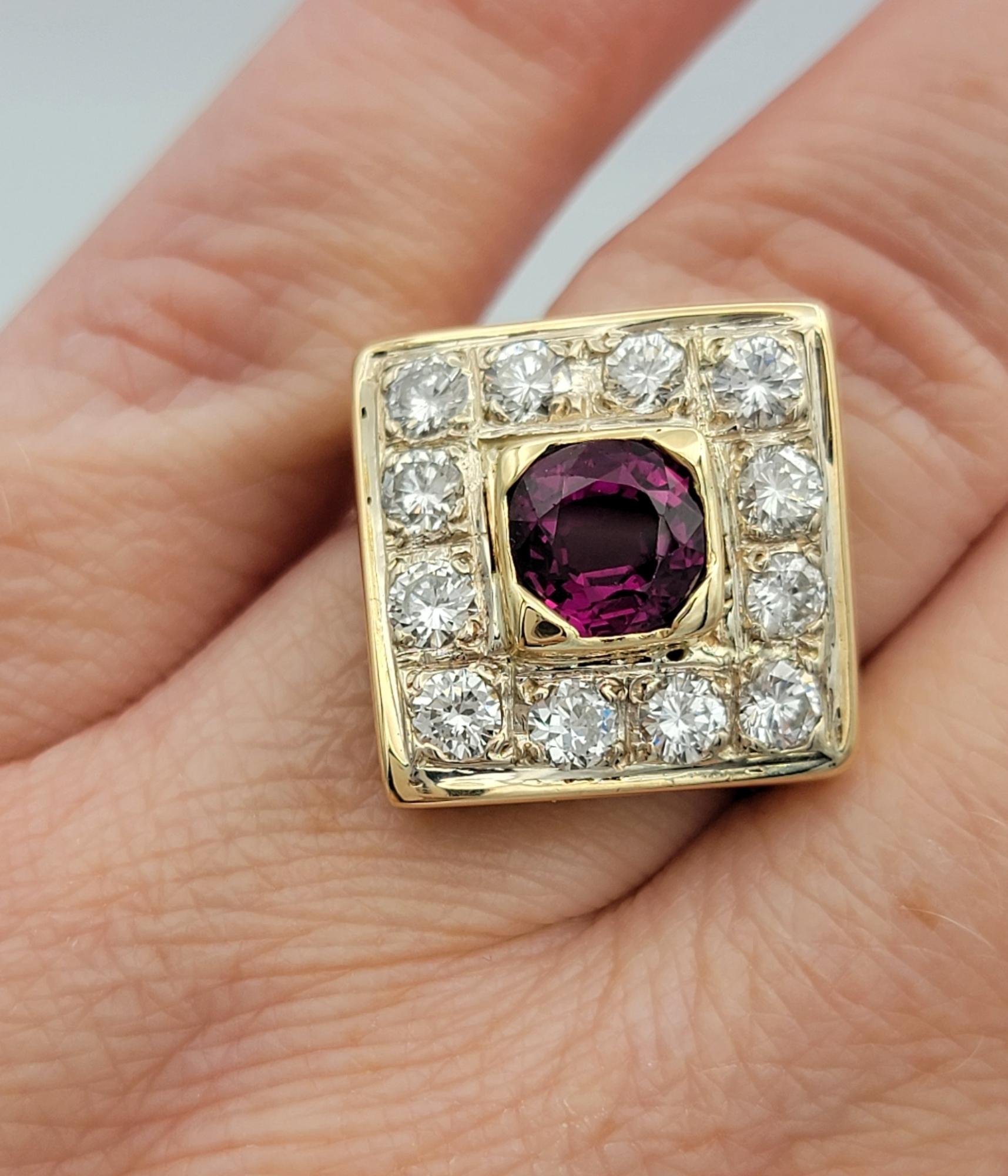 Quadratischer Cocktailring mit Granat im Kissenschliff und Diamant im Halo 14 Karat Gelbgold im Angebot 4