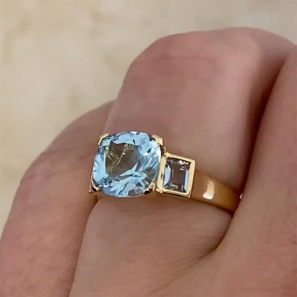 Art déco Bague de fiançailles en or jaune 18 carats avec aigue-marine taille coussin (environ 1,90 carat) en vente