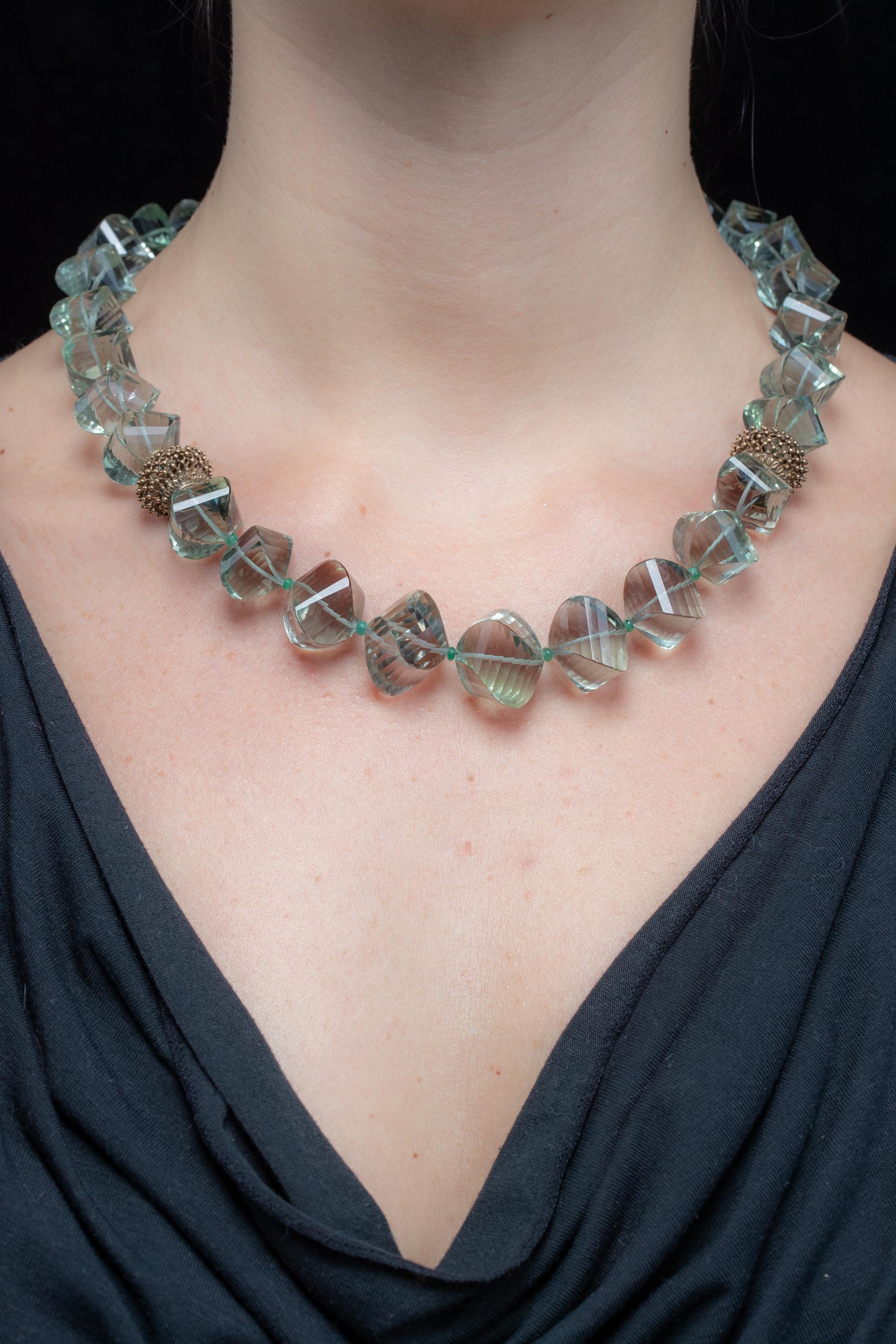 Collier de perles en or 18 carats et émeraudes avec améthyste verte taille coussin « Prasiolite » Excellent état - En vente à Nantucket, MA