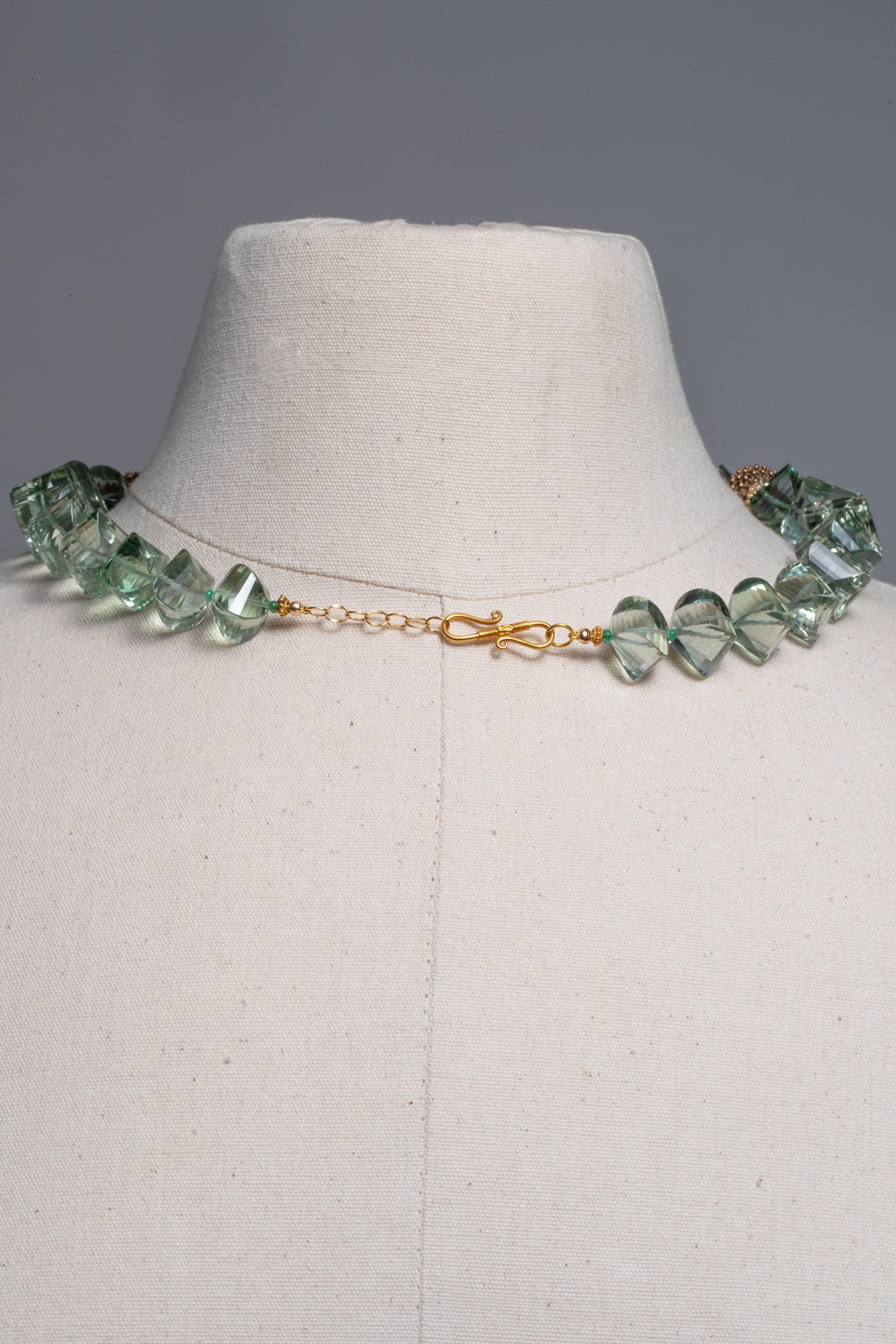 Collier de perles en or 18 carats et émeraudes avec améthyste verte taille coussin « Prasiolite » Unisexe en vente