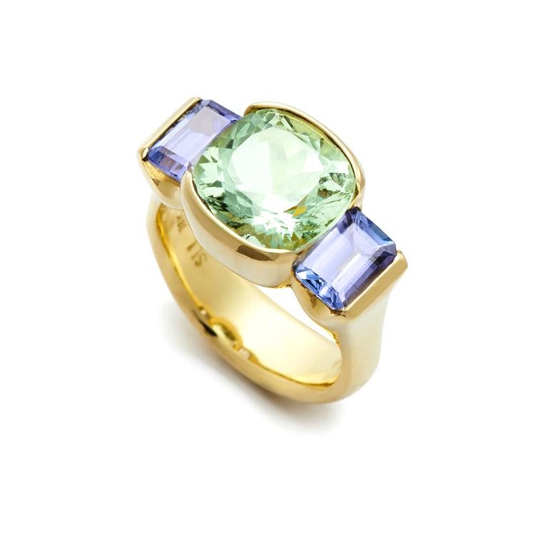 Cushion Cut Green Beryl with Emerald Cut Tanzanites Set in 18 Karat Gold In New Condition For Sale In Nantucket, MA