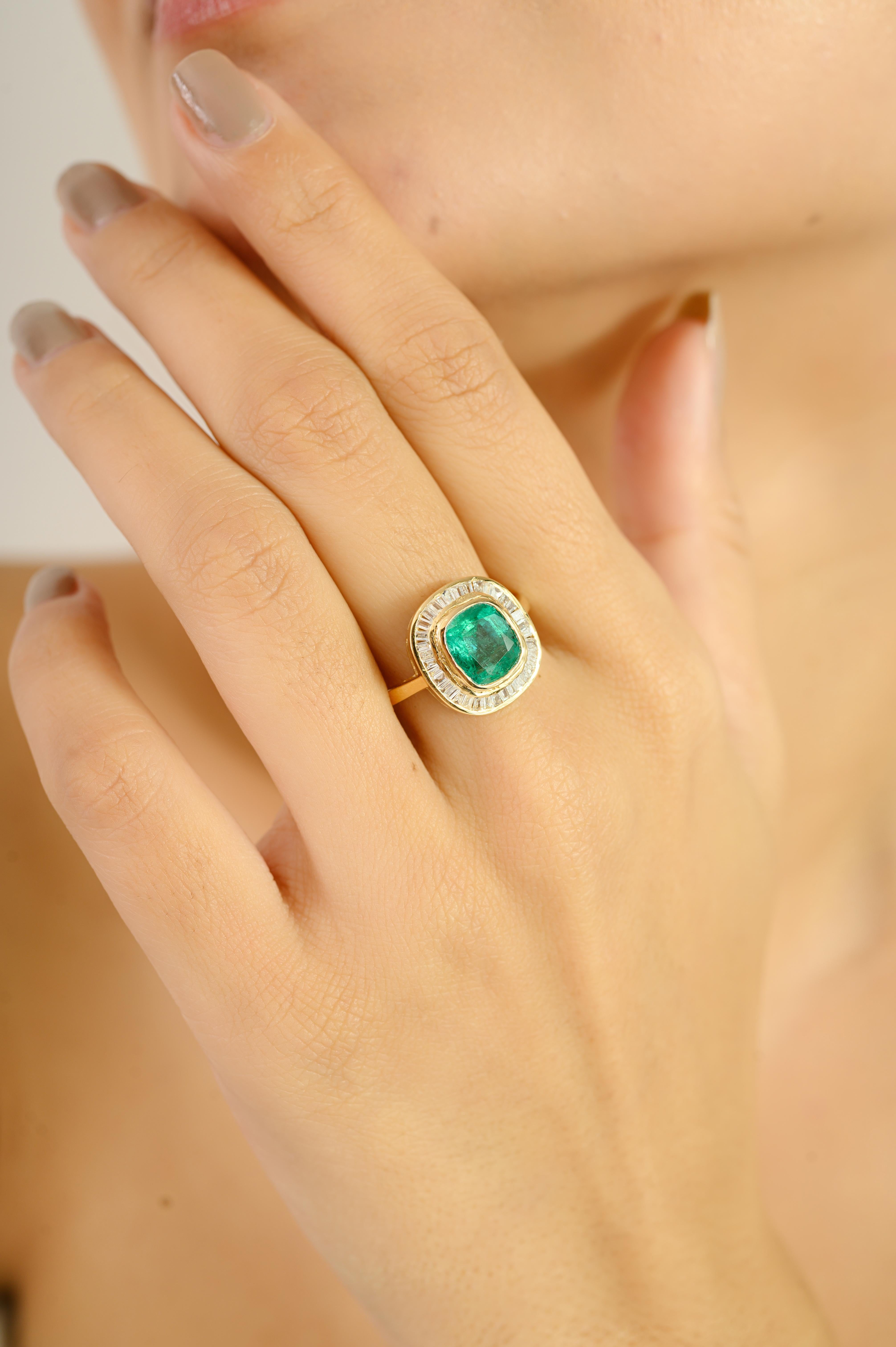 En venta: Cushion-Cut Green Emerald & Baguette Diamond Cocktail Ring in 18K Yellow Gold  2
