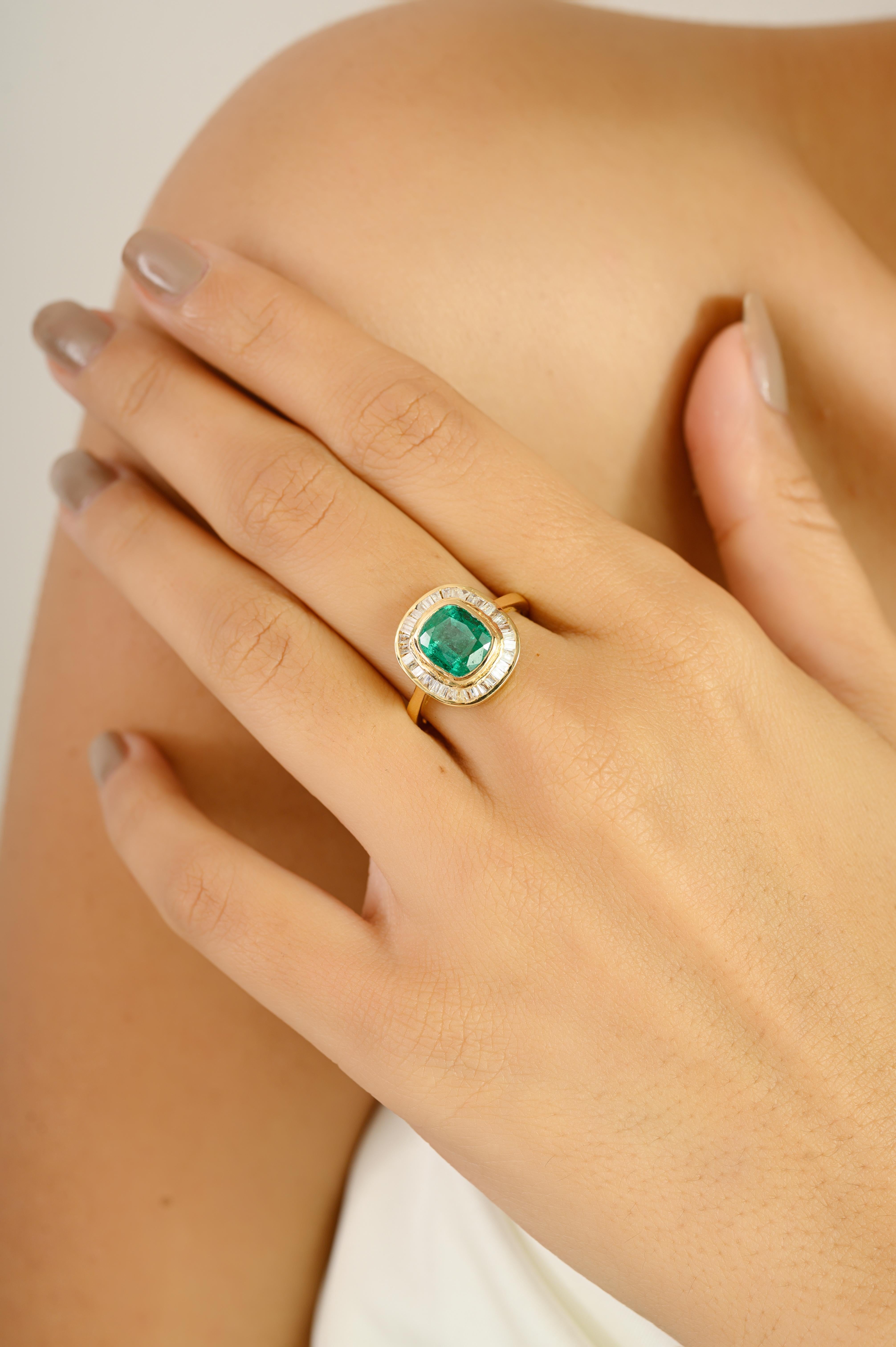 En venta: Cushion-Cut Green Emerald & Baguette Diamond Cocktail Ring in 18K Yellow Gold  4