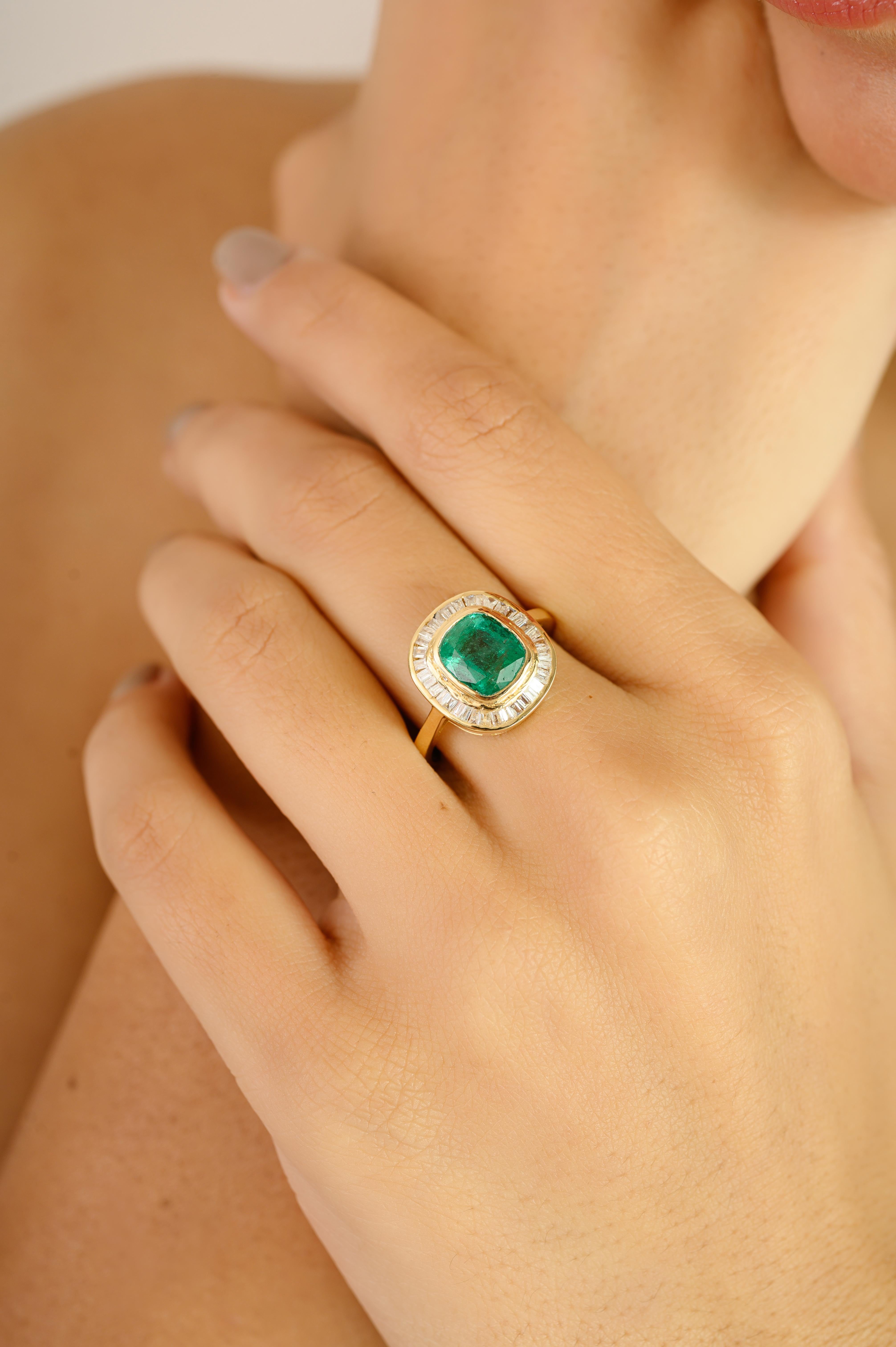 En venta: Cushion-Cut Green Emerald & Baguette Diamond Cocktail Ring in 18K Yellow Gold  6