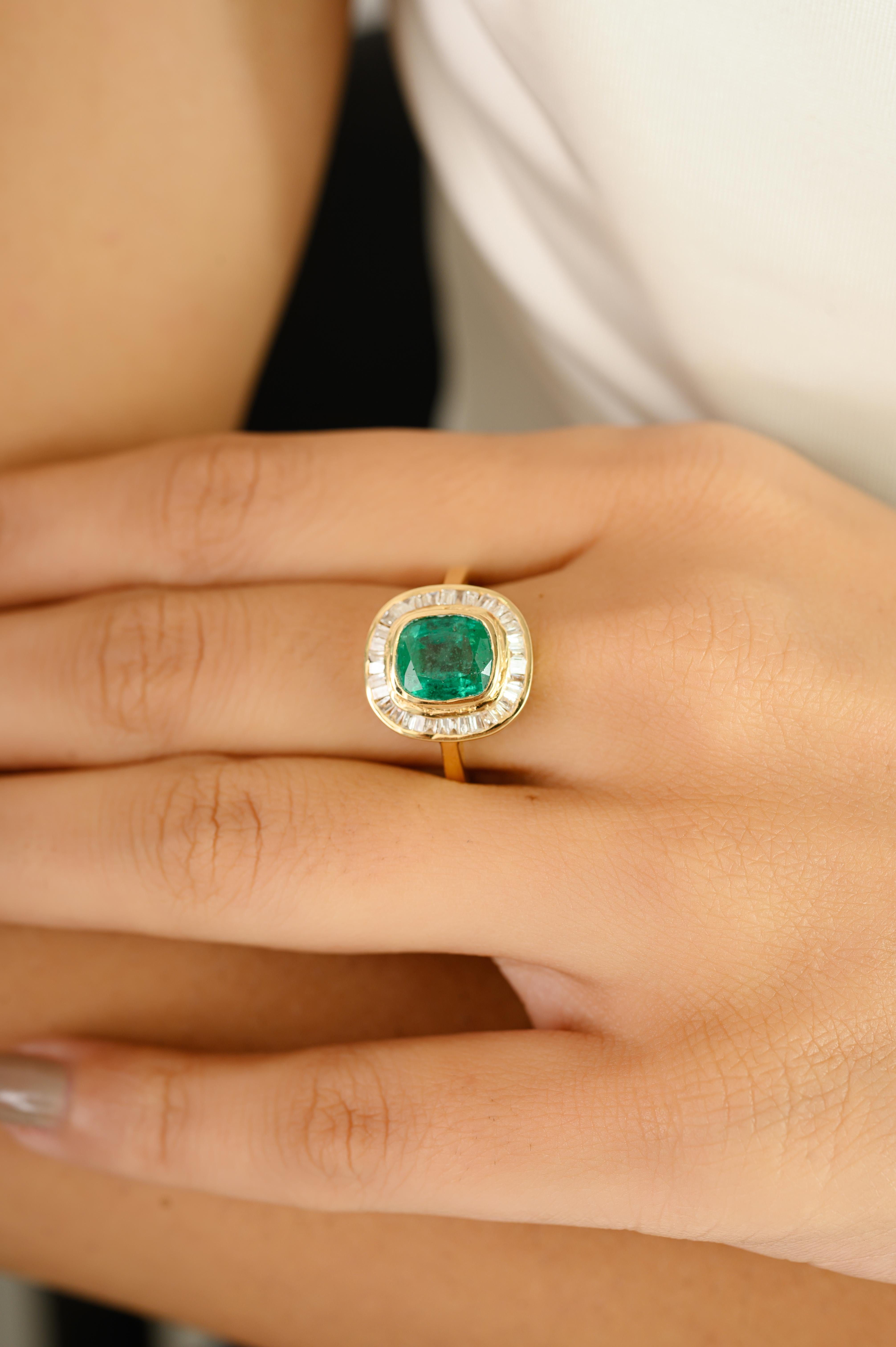 En venta: Cushion-Cut Green Emerald & Baguette Diamond Cocktail Ring in 18K Yellow Gold  8