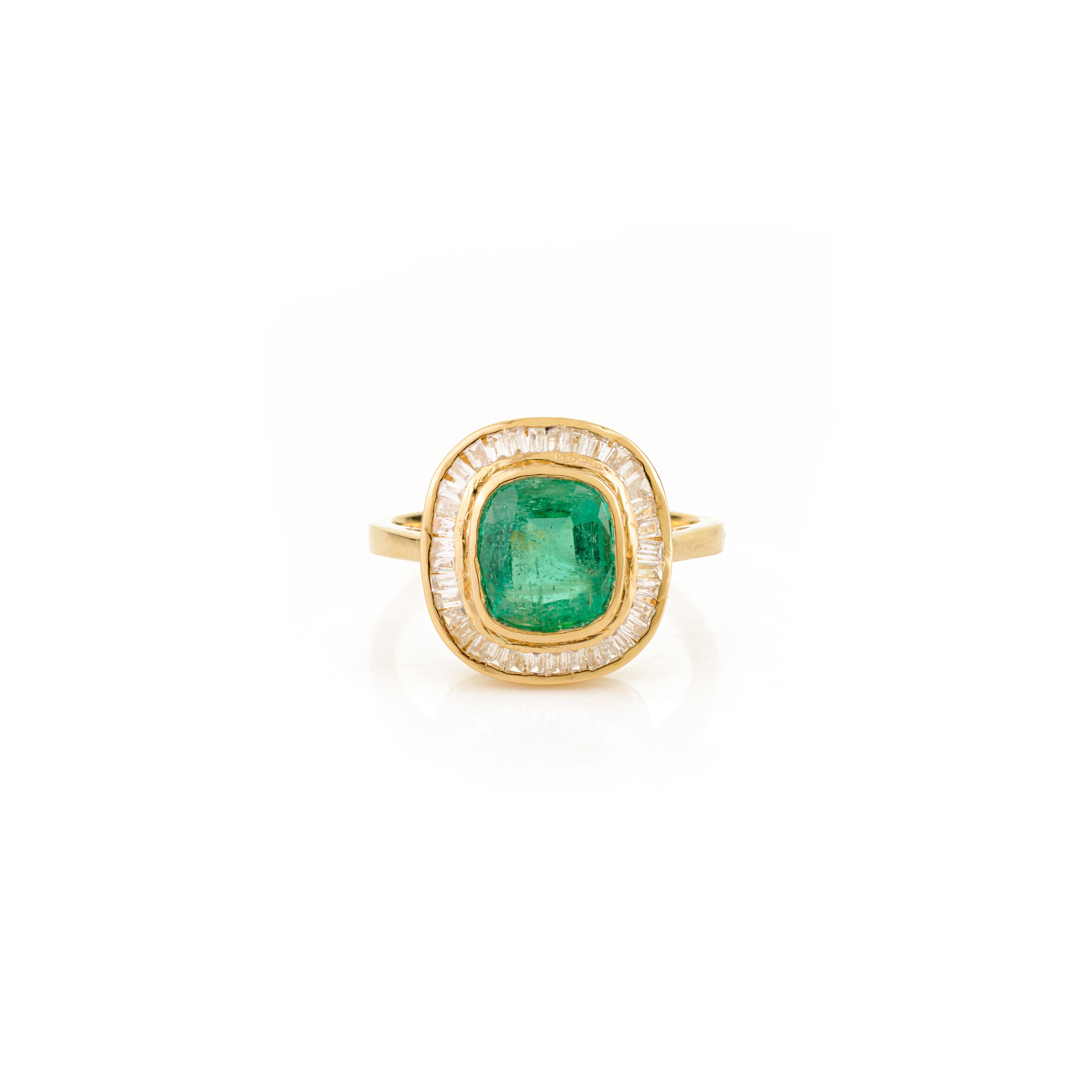 En venta: Cushion-Cut Green Emerald & Baguette Diamond Cocktail Ring in 18K Yellow Gold  9