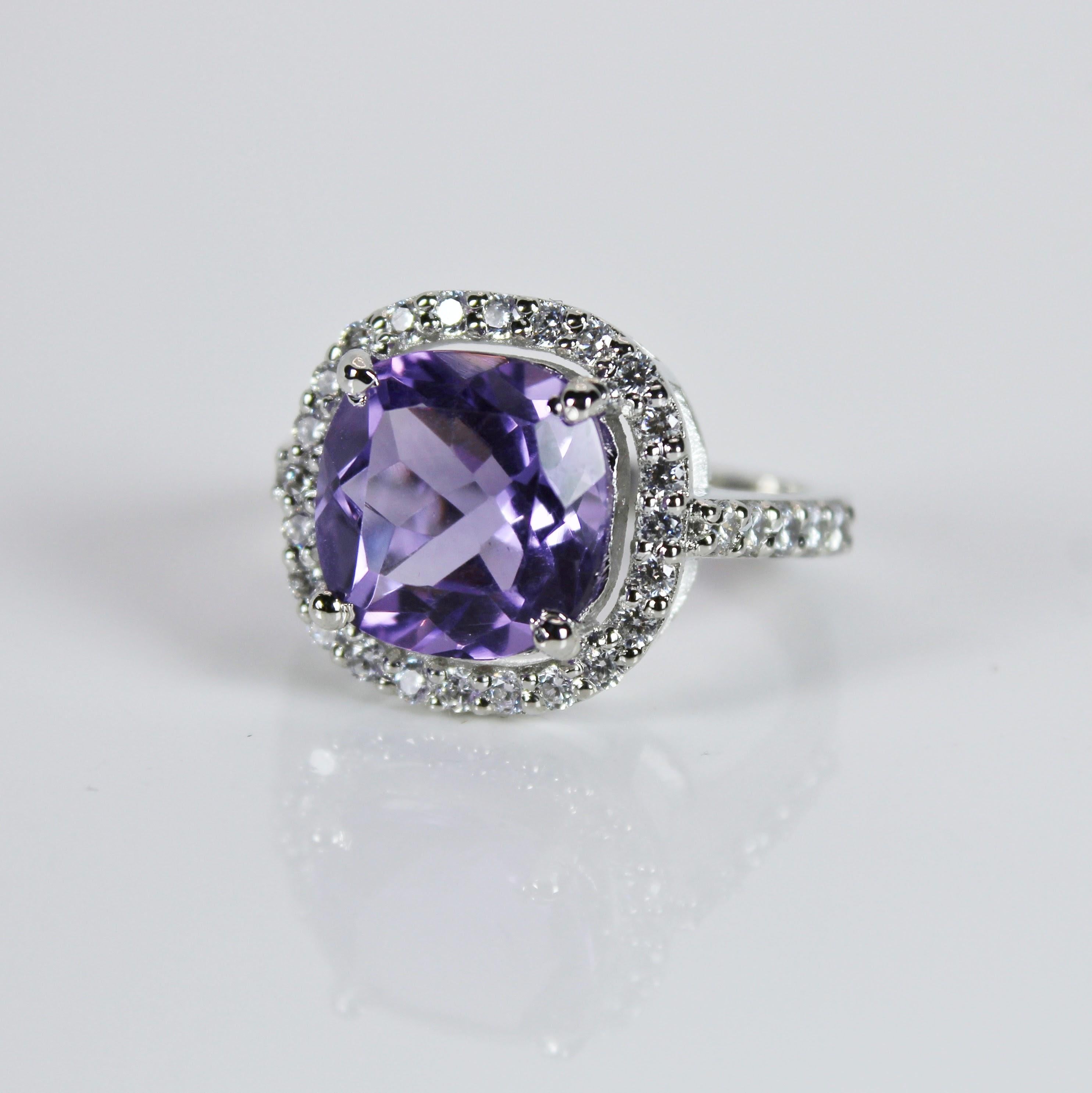 Cushion Cut Natural Amethyst Gemstone Ring In New Condition For Sale In Vadgam, GJ
